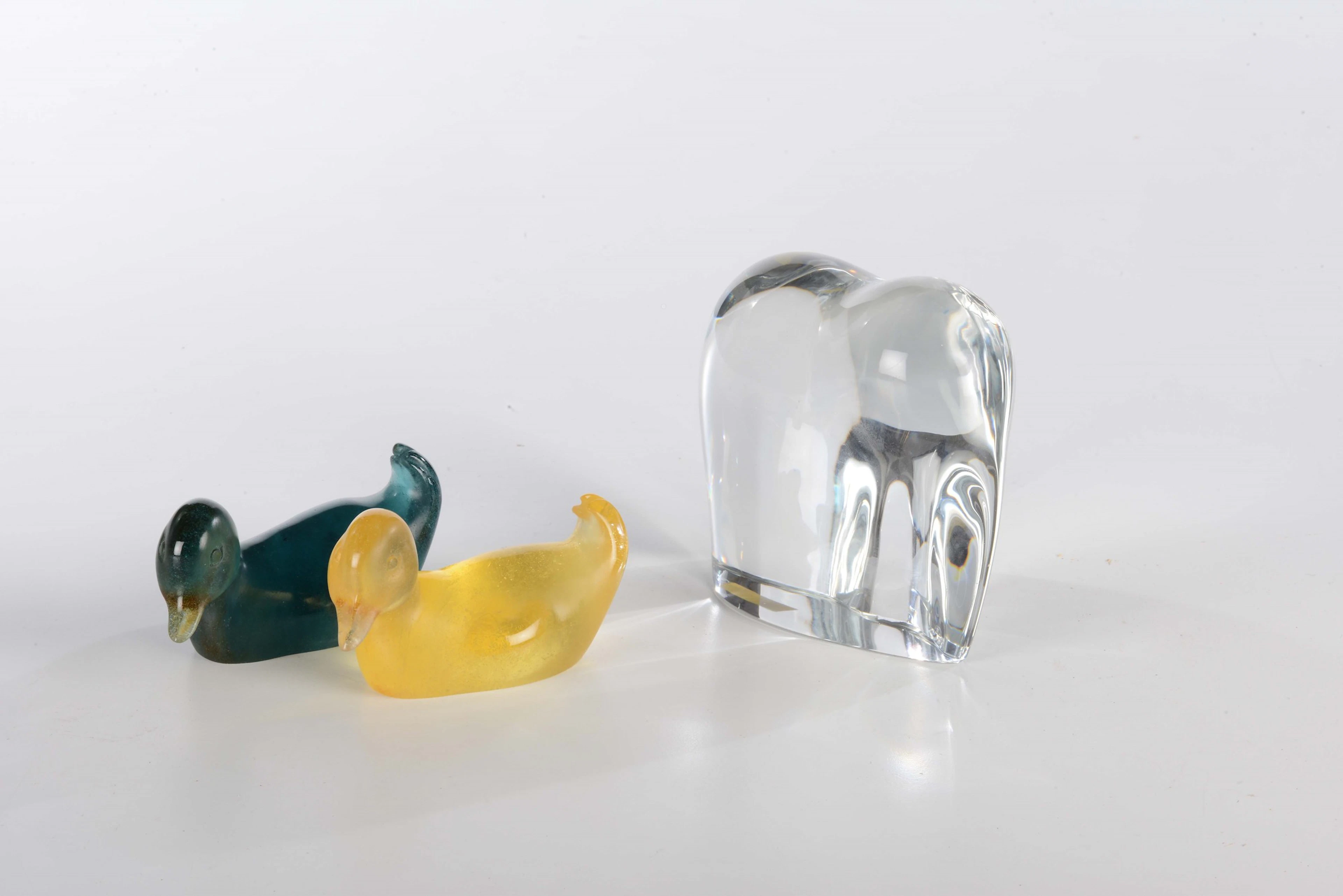 Elefante in cristallo Baccarat e due papere Daum in vetro colorato