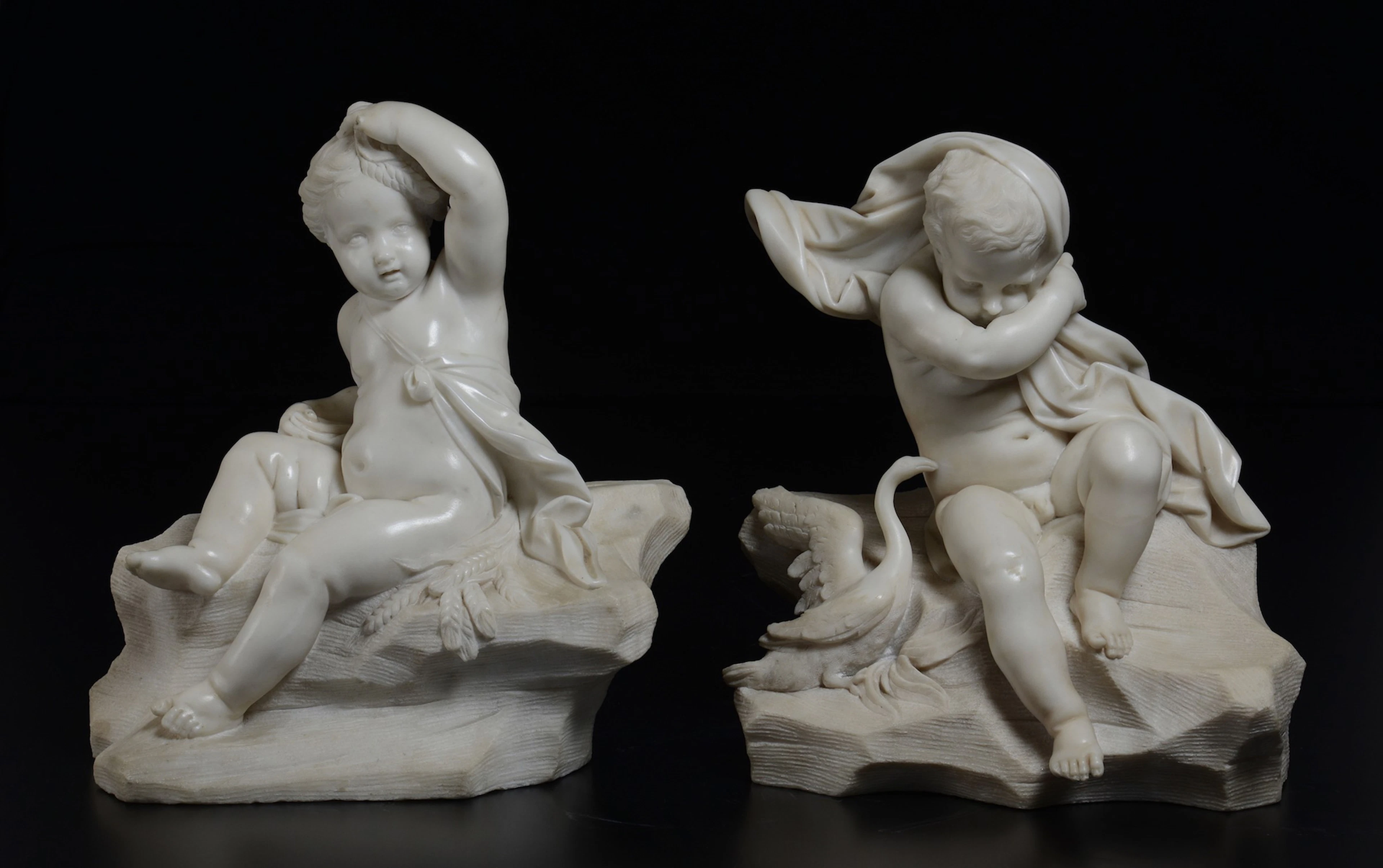 Coppia di sculture in marmo bianco raffiguranti Allegoria dell'Estate
