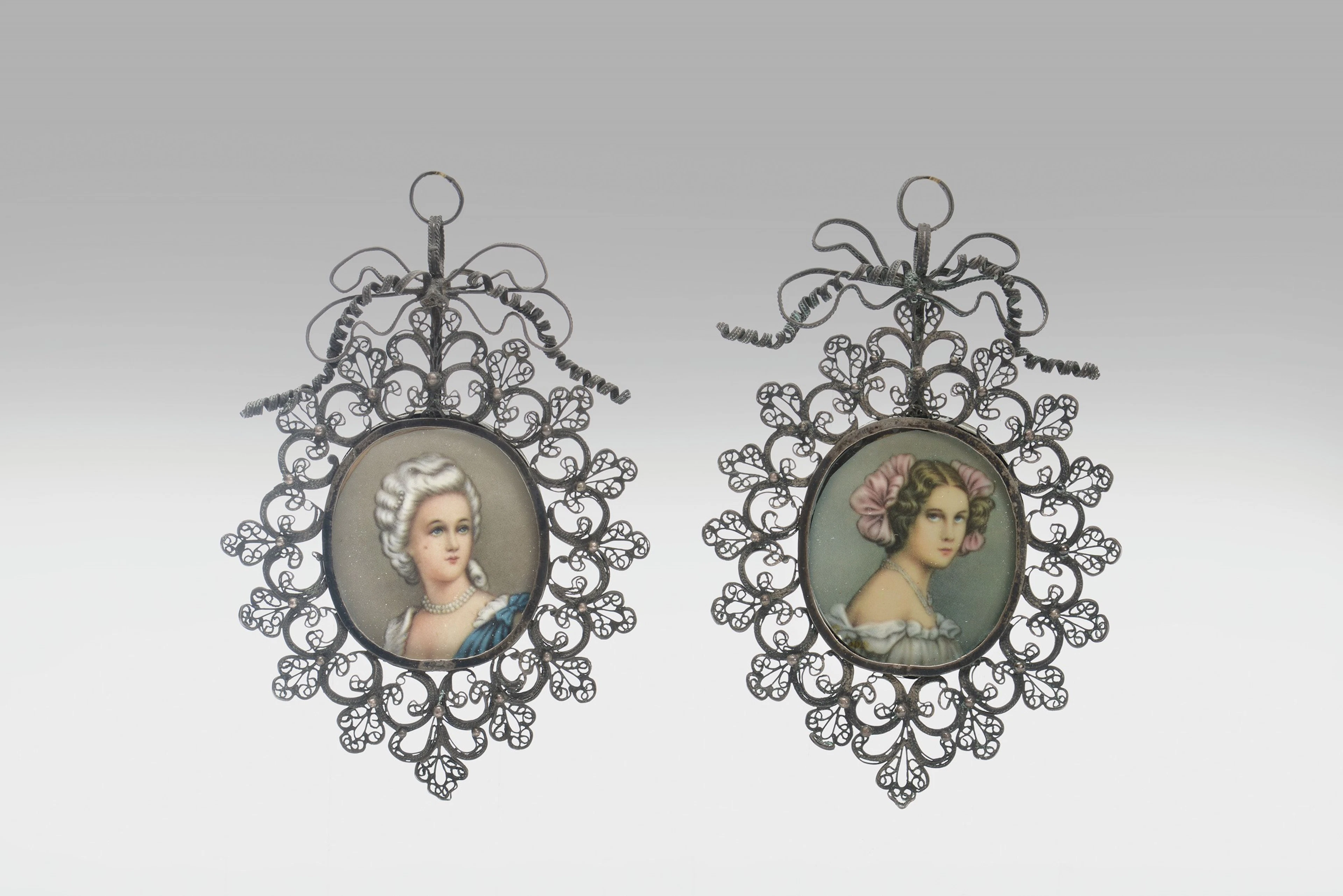Coppia di cornicette per miniatura in filigrana d�argento, Genova