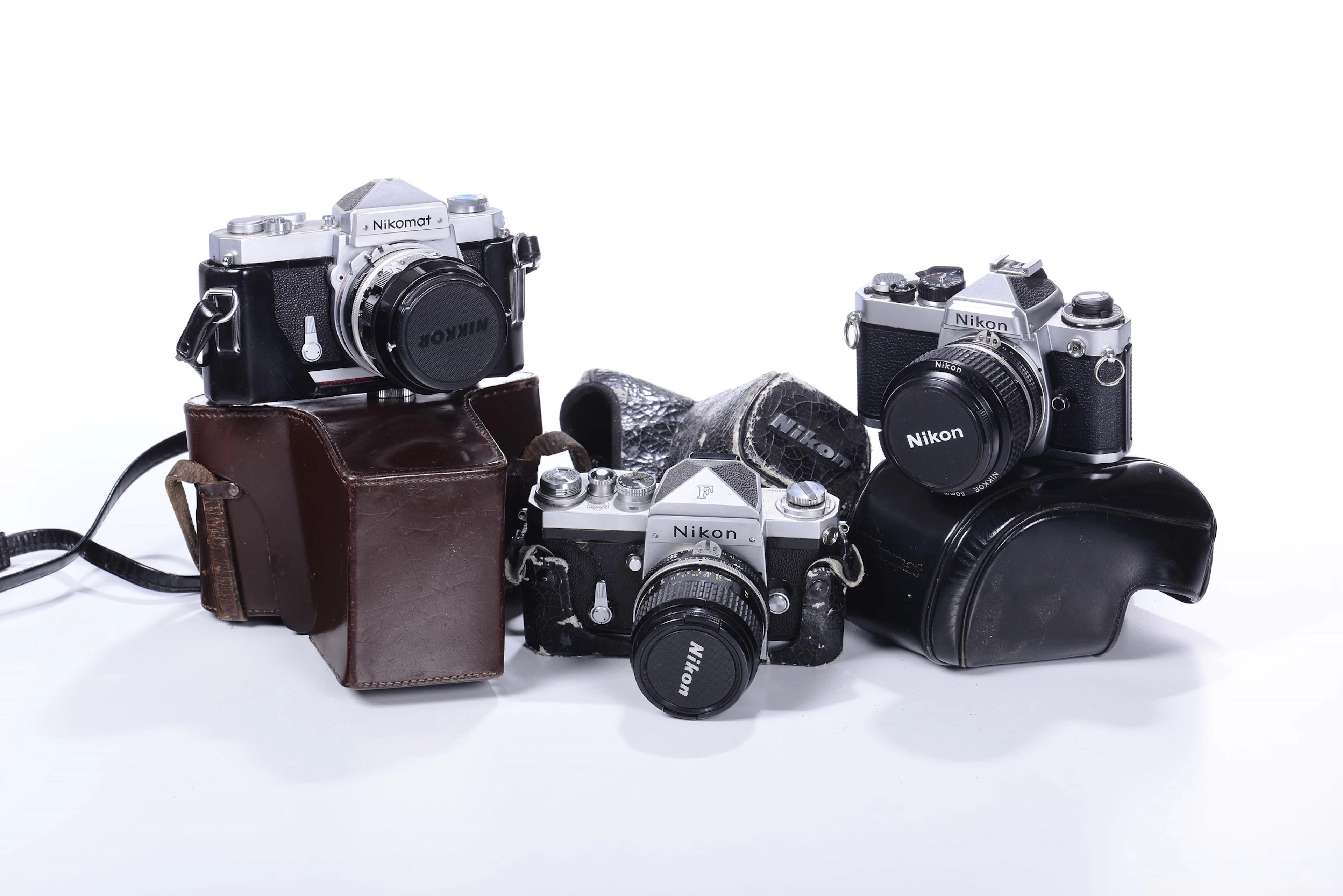 Lotto di tre macchine fotografiche in custodia