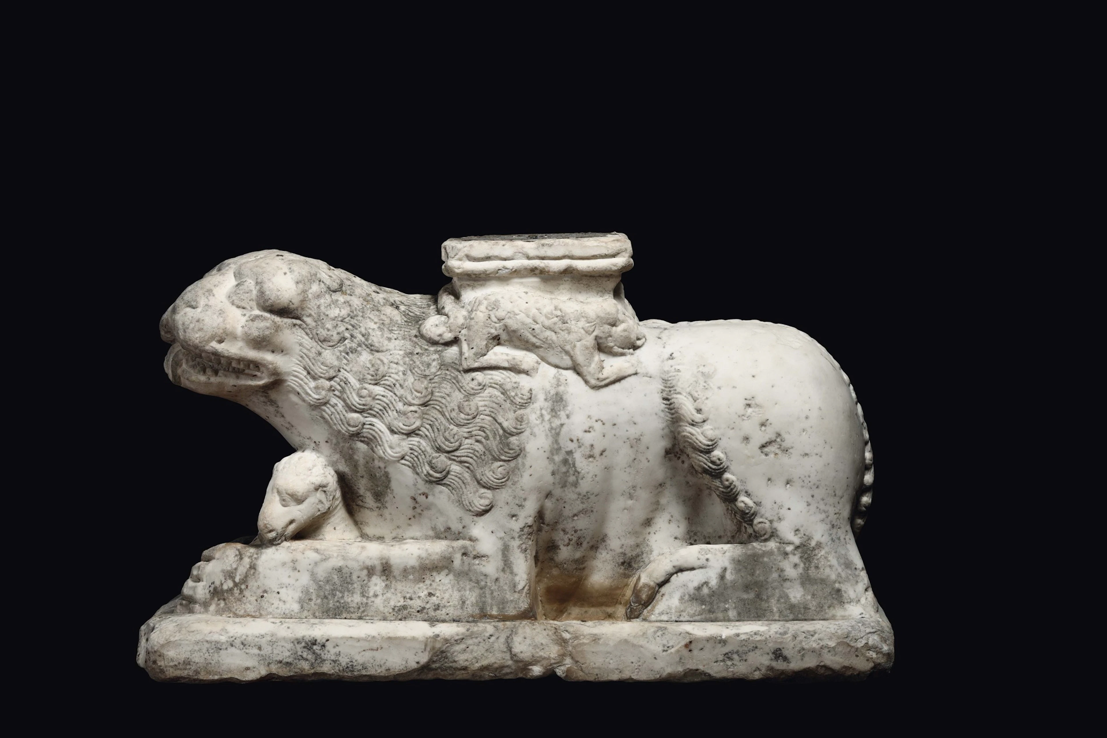 A column-bearing lion in white marble, Romanesque sculptor from the