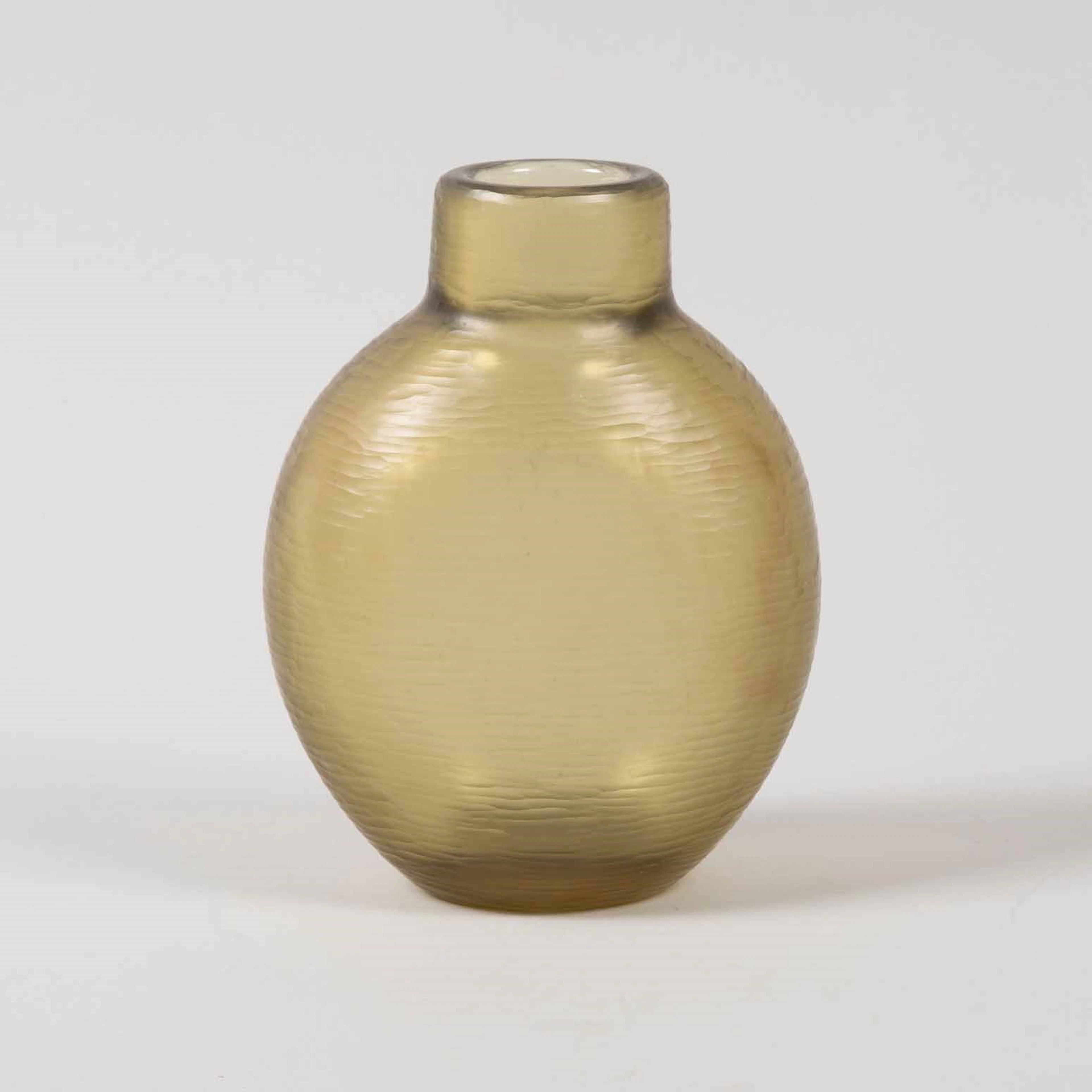 Carlo Scarpa, Venini, Murano, 1940 ca. An oval vase with a cylindric