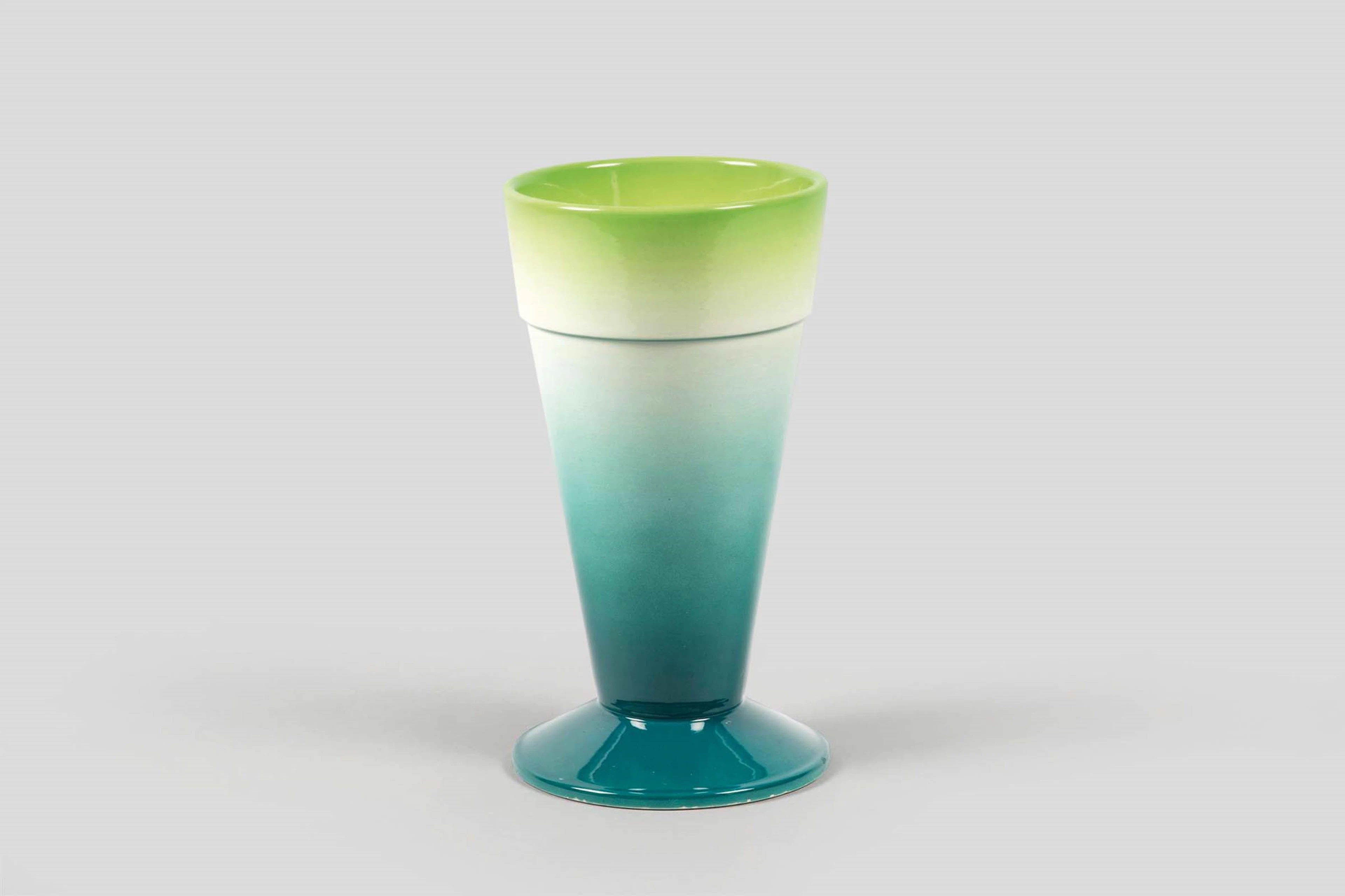 Galvani, Pordenone, 1930 ca. A truncated cone-shaped vase on a round