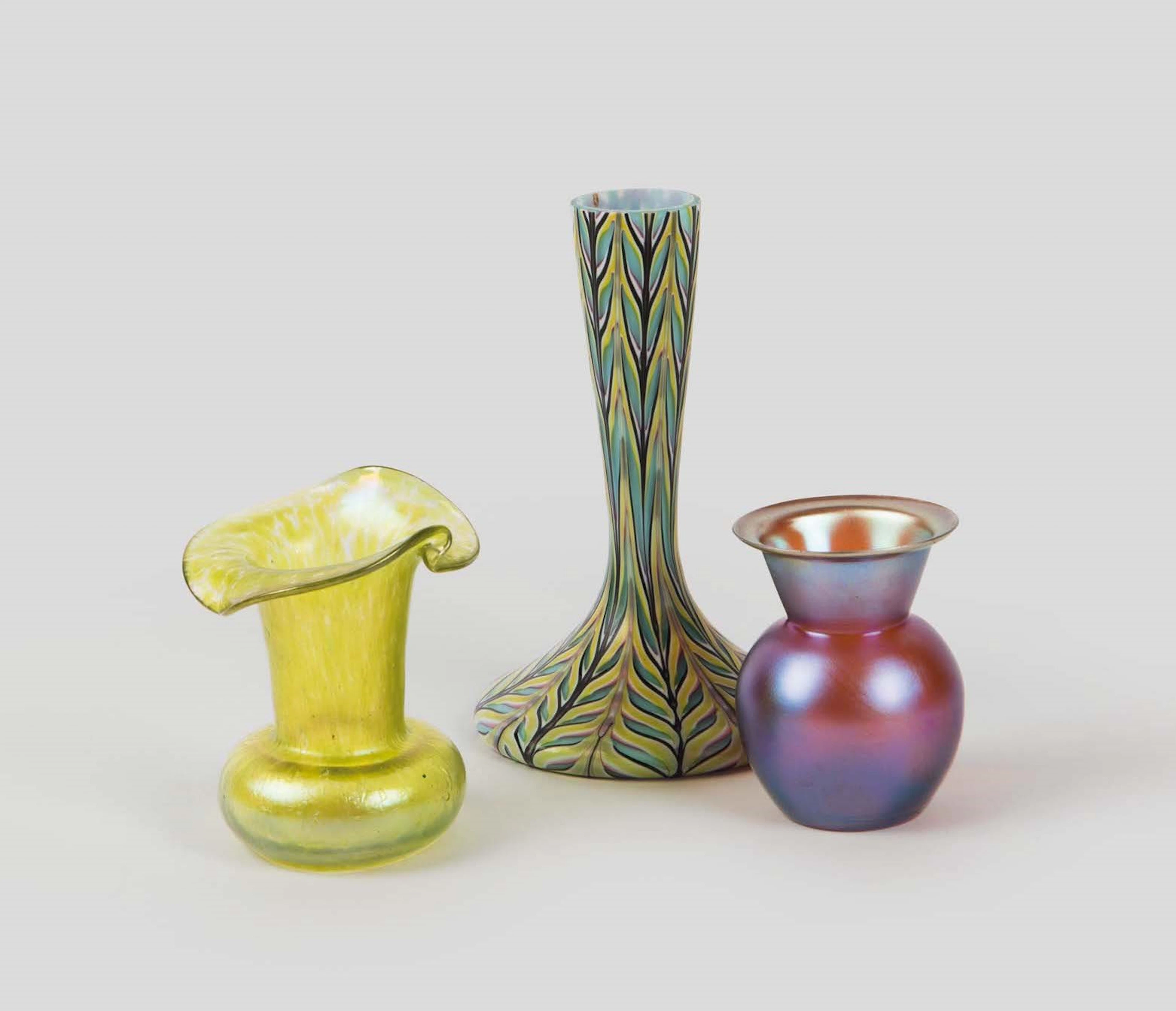 A lot made up by a small vase in iridescent green glass, Austria