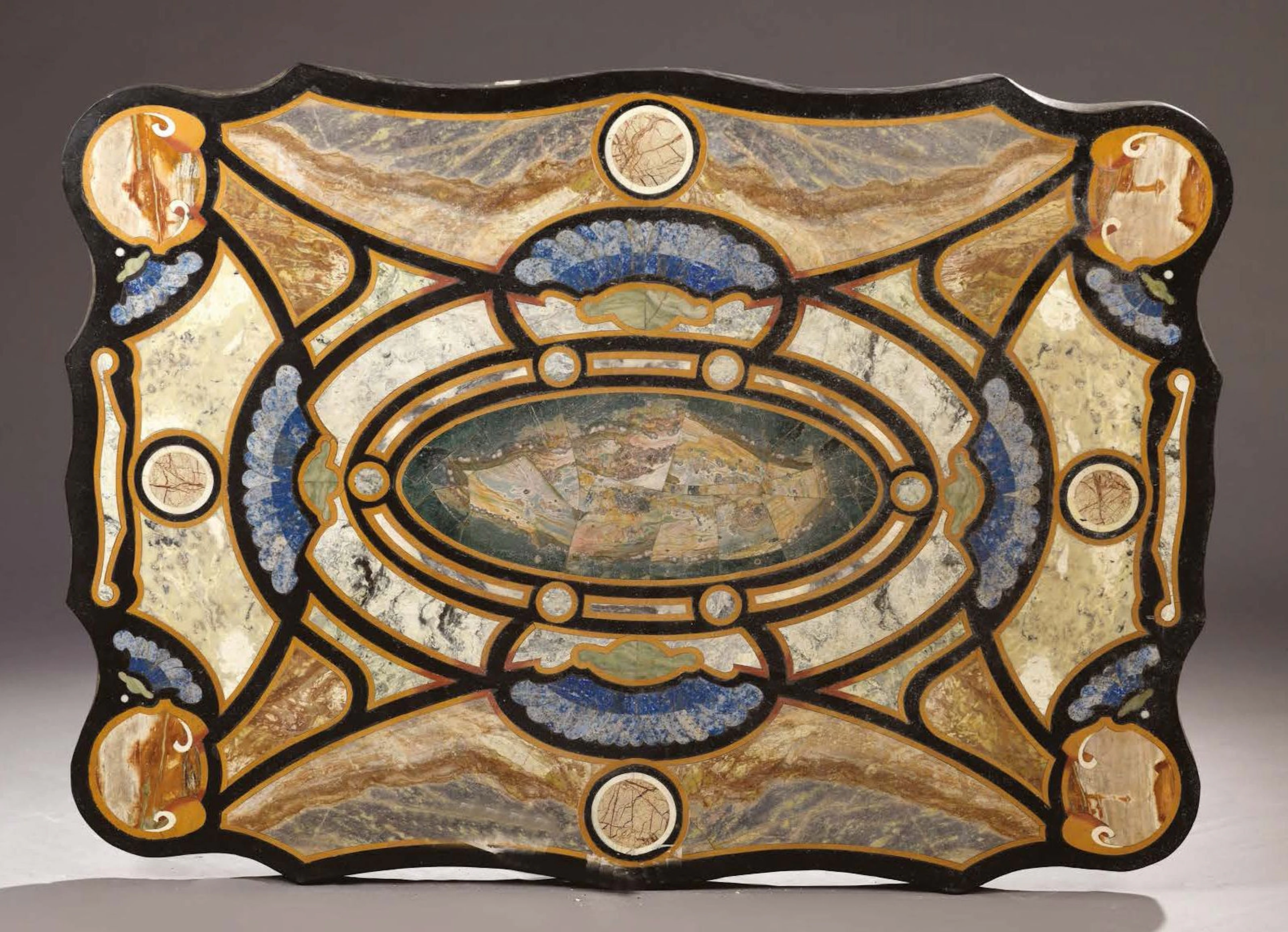 PLATEAU en marqueterie de roches polychromes,... - Lot 304 - Brissonneau
