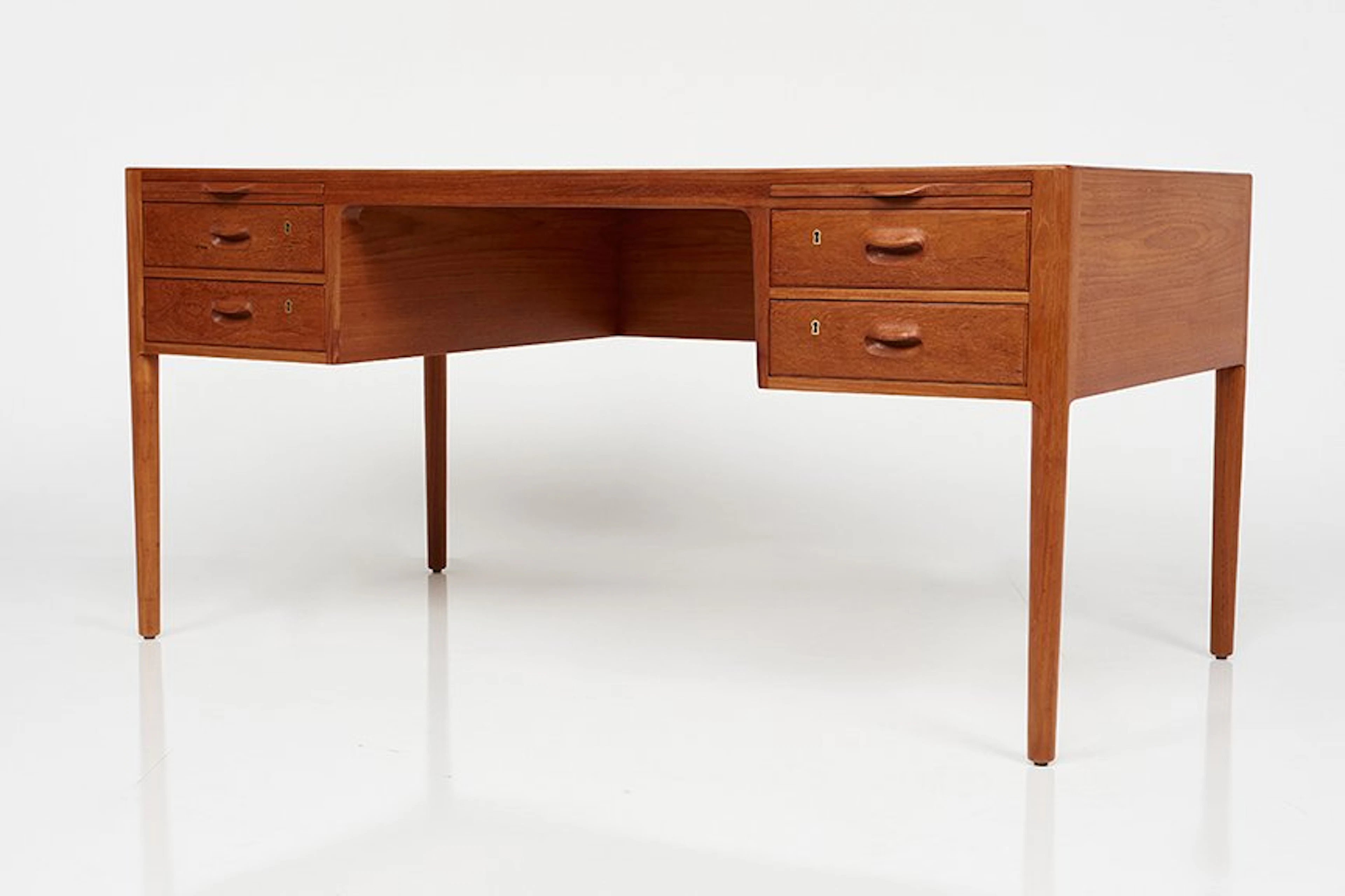 Desk, model no. 573, 1950s