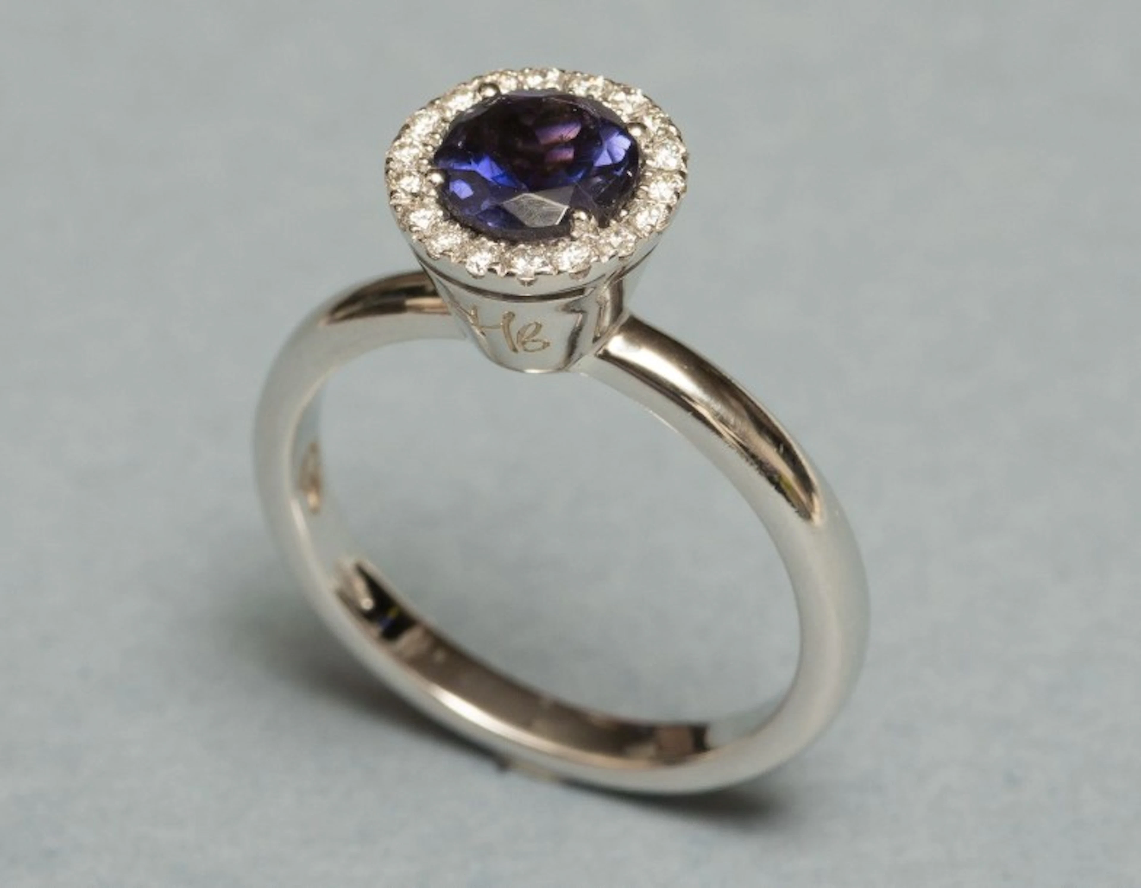 Bague en or gris