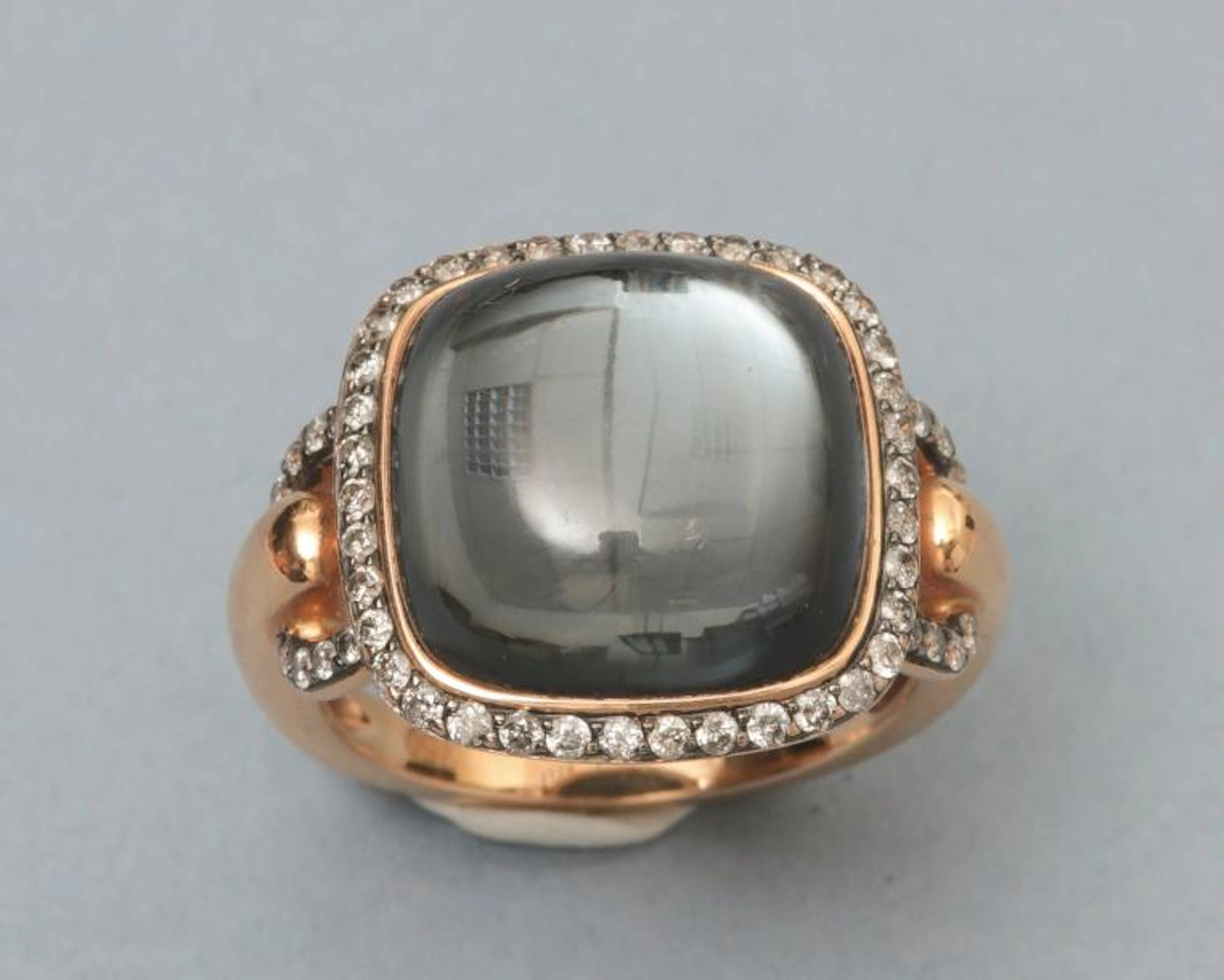 Bague en or rose , 750 MM, ornée d'une iolite…