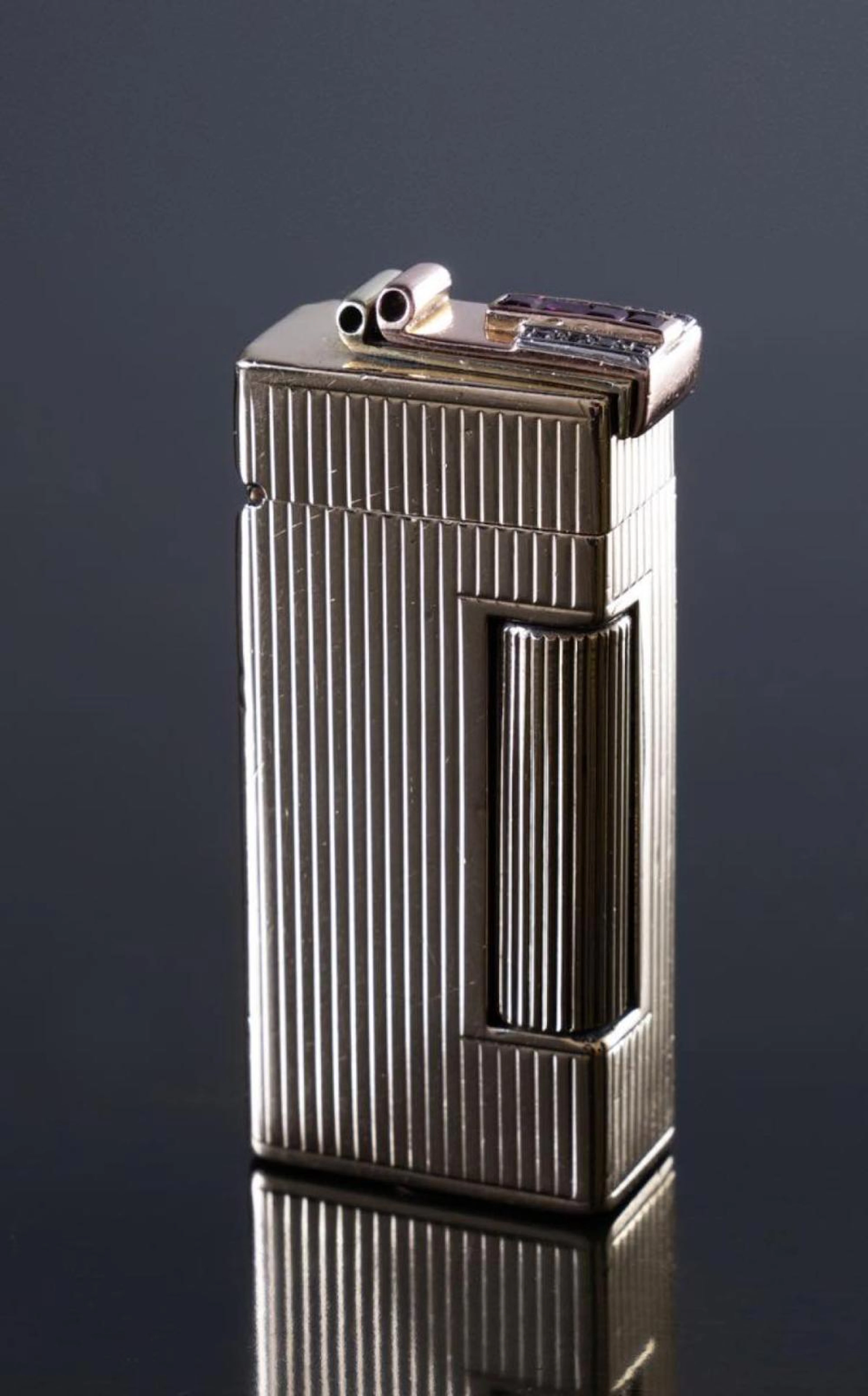 Dunhill, Accendino con custodia in oro 14kt.