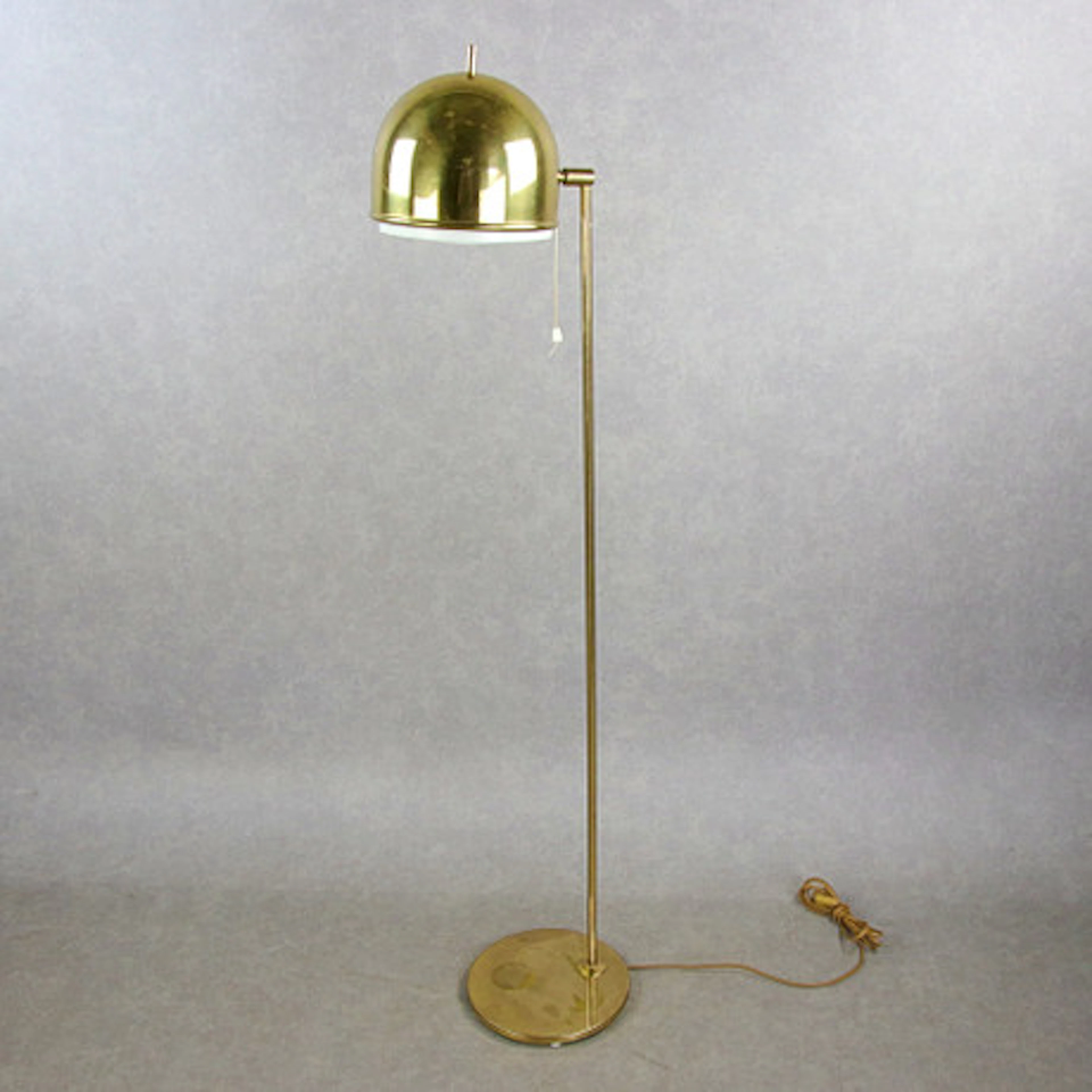 EJE AHLGREN. Golvlampa, mässing, modell, G…
