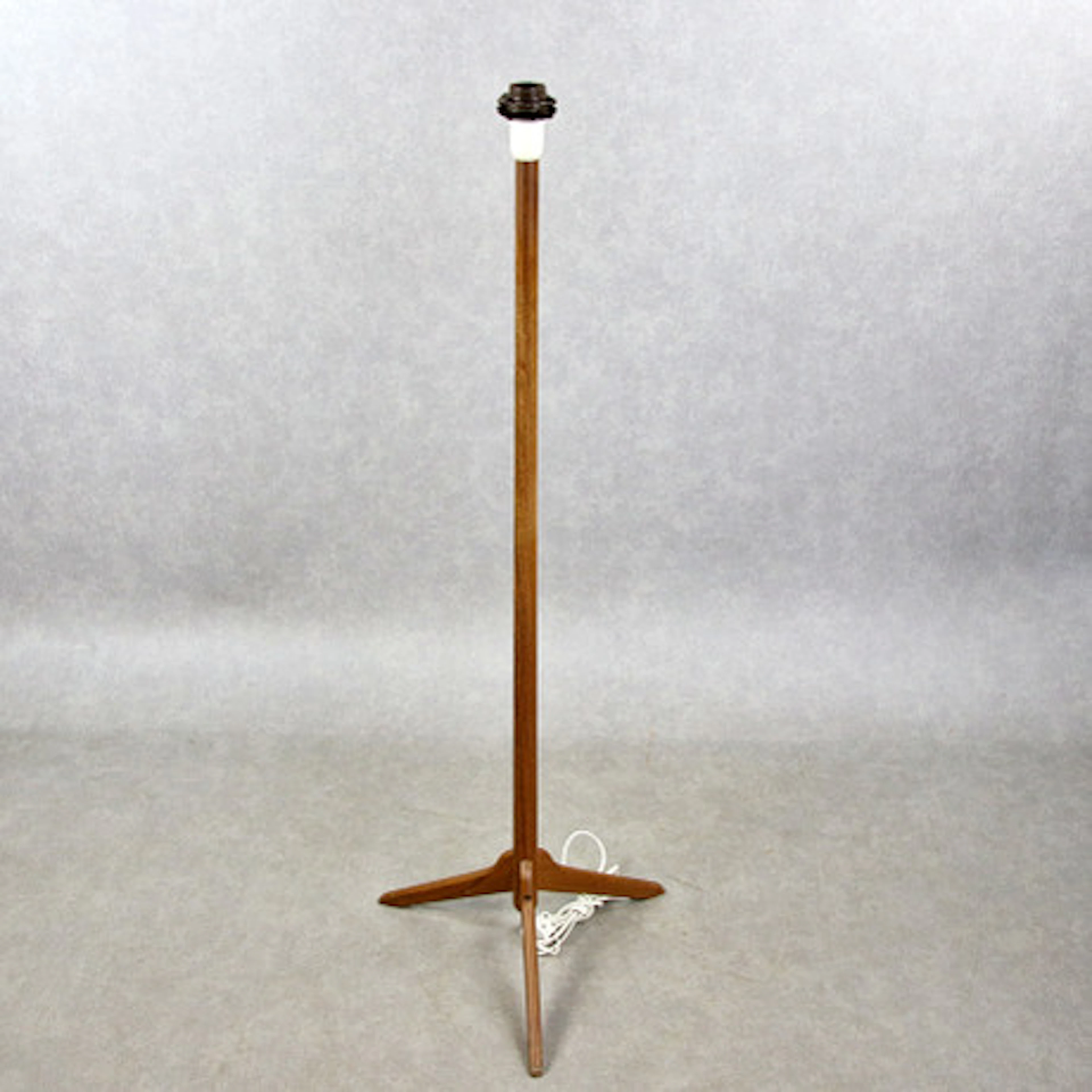 GOLVLAMPA, trebent, teak, 1950/60-tal.