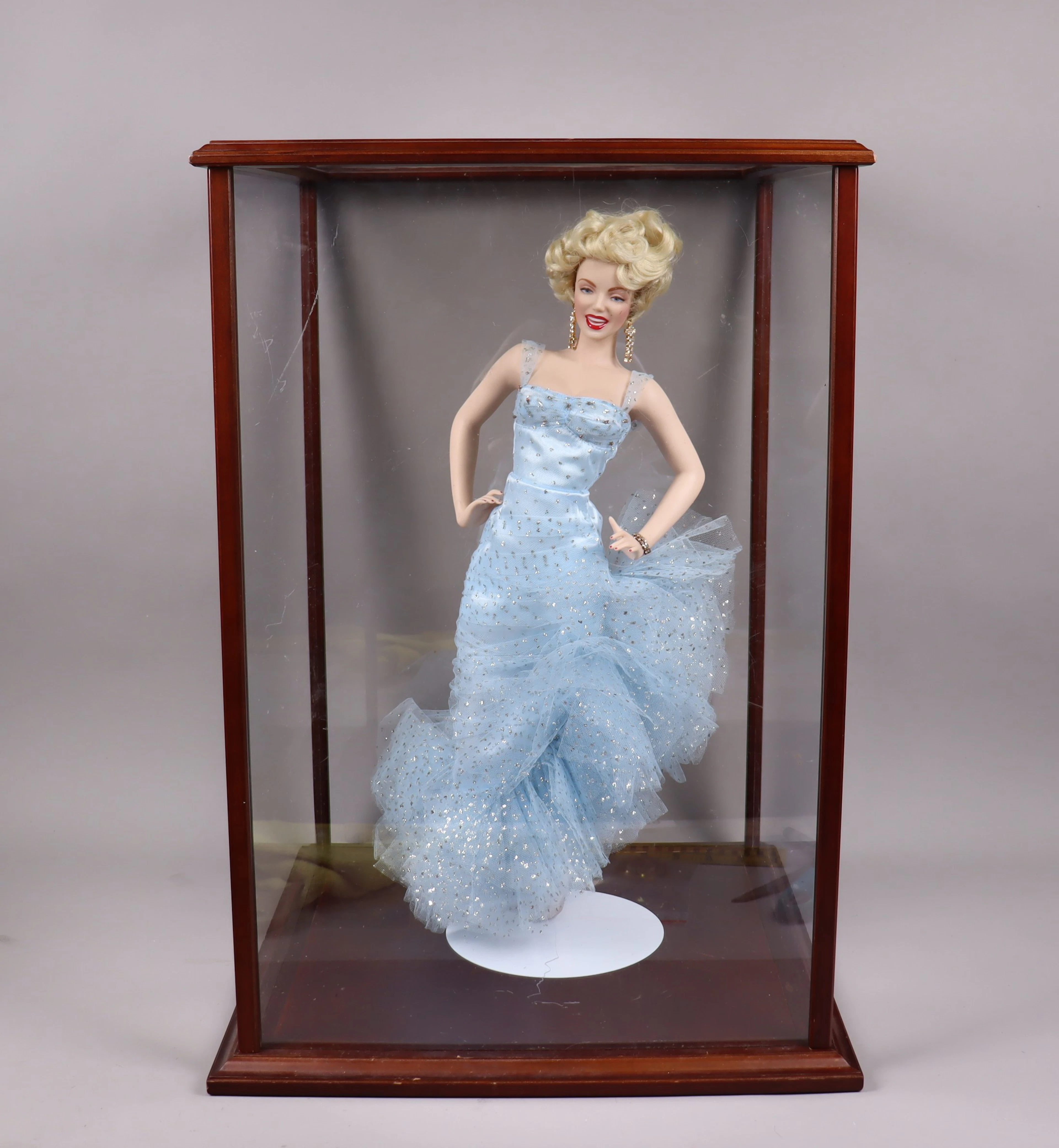 Franklin Mint, Marilyn Monroe, porslinsdocka i monter