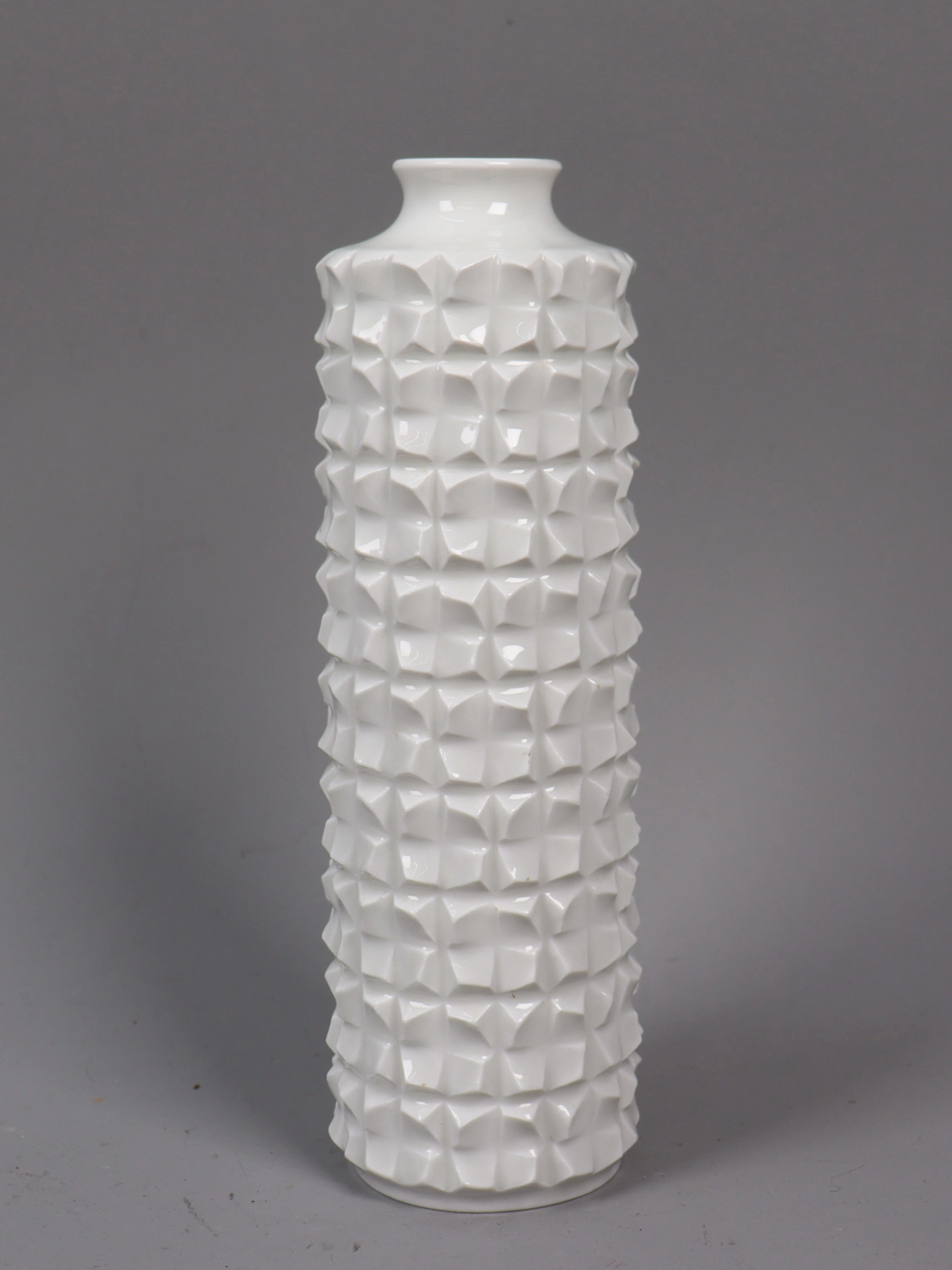 Ludwig Zepner, Meissen, vas med geometriskt reliefdekor