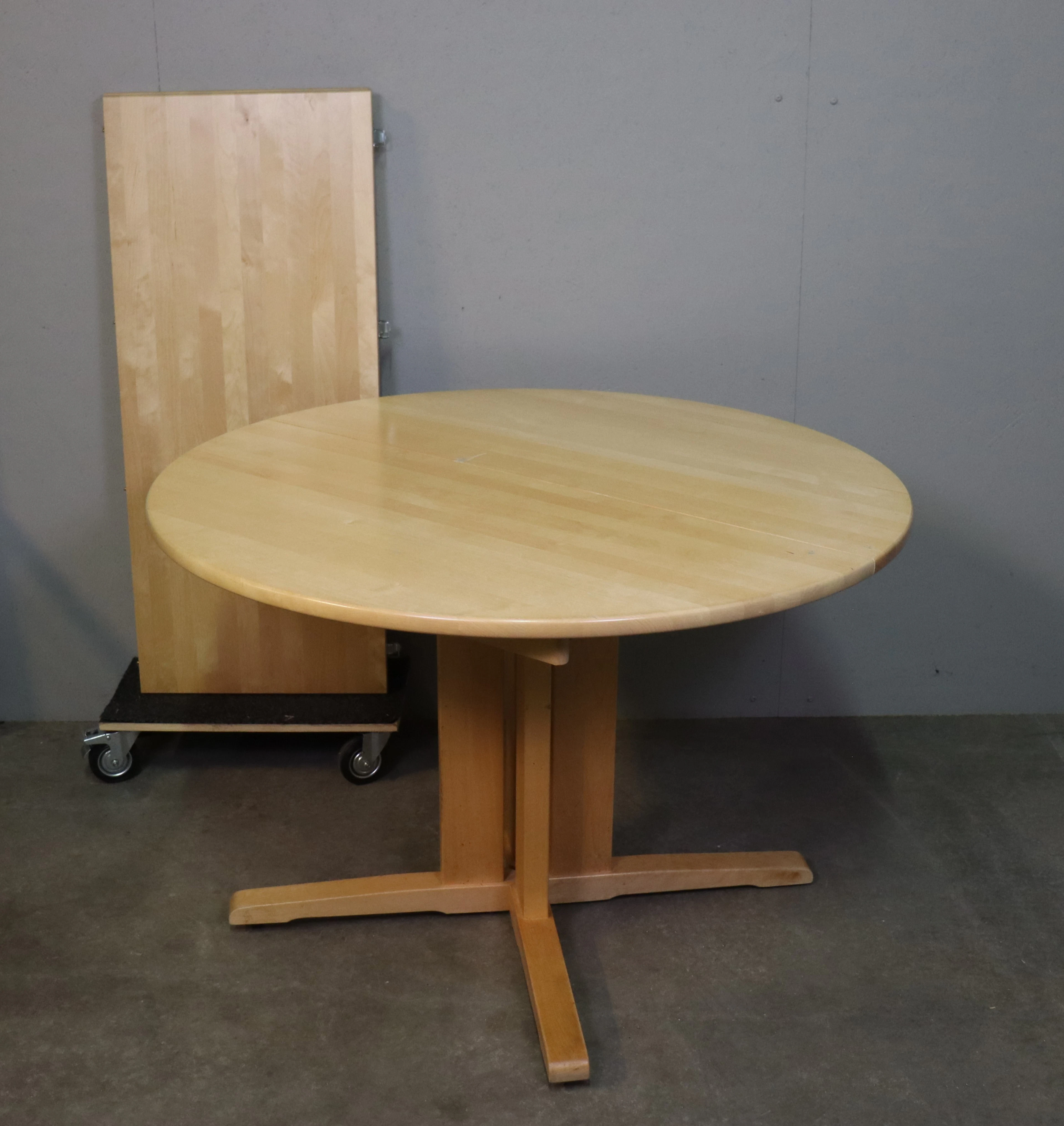 Yngve Ekström, Stolab, "Björka", matbord