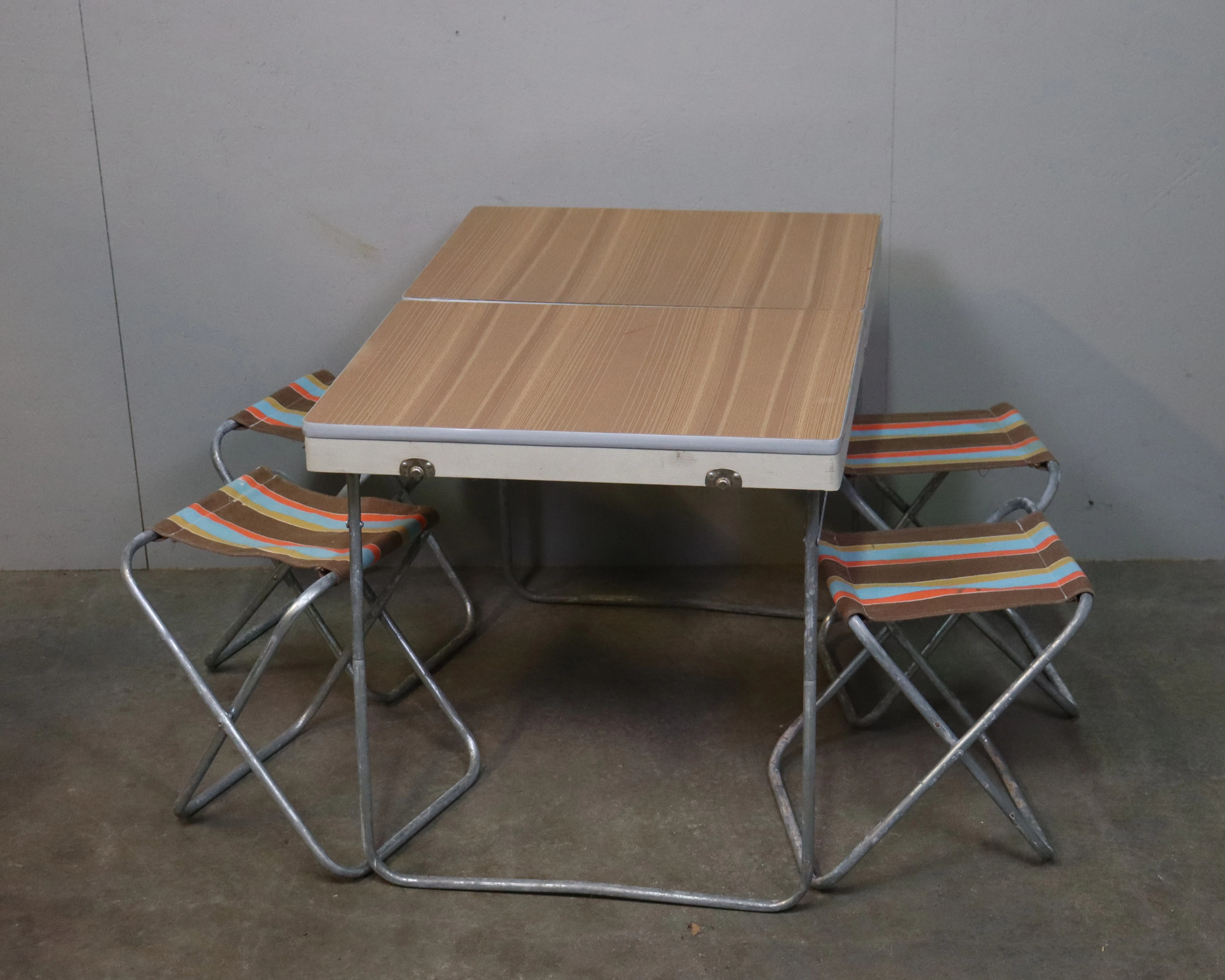 Pouch, DDR, campingbord med fällstolar, 1960-tal