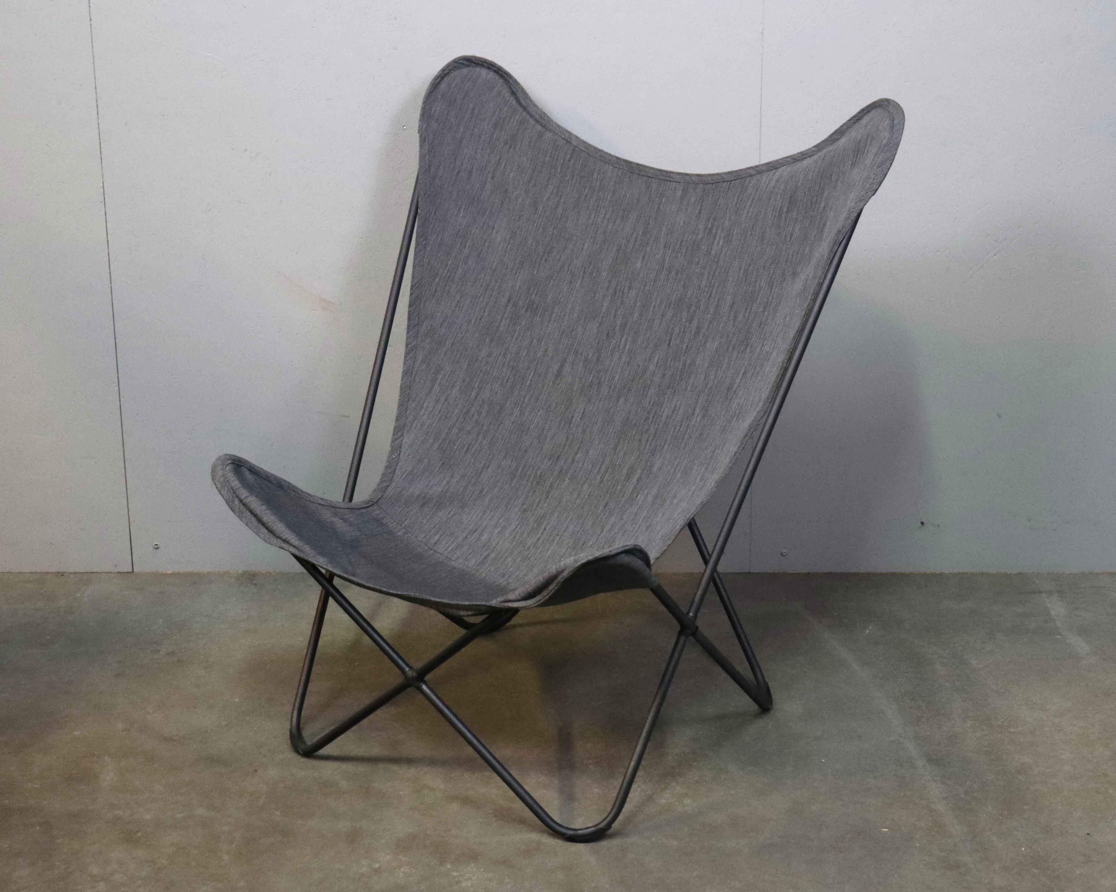 Fladdermusfåtölj, textil på metallställning