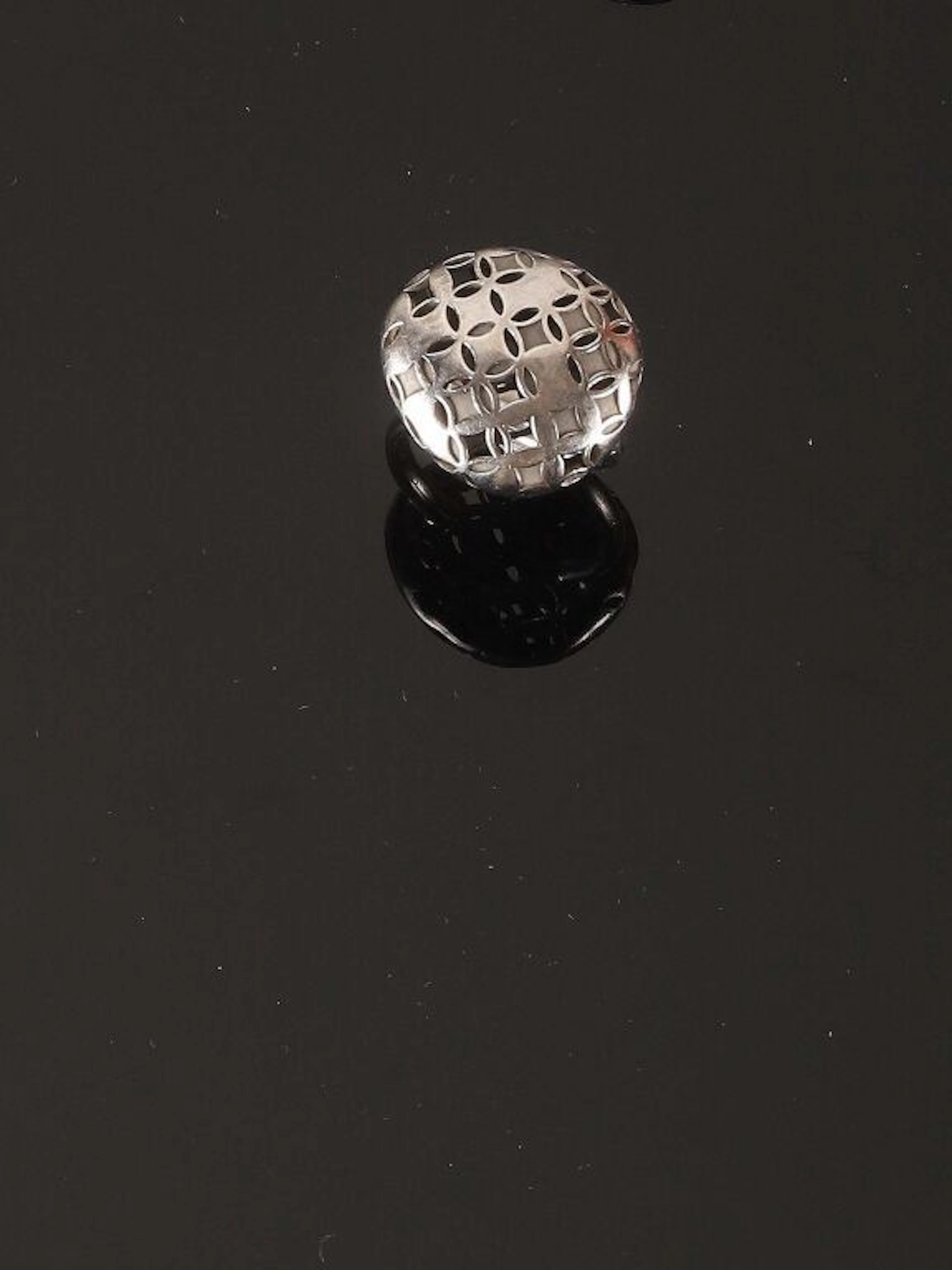 Louis VUITTON. Circa 2000. White gold 750‰... - Lot 85 - Kâ-Mondo