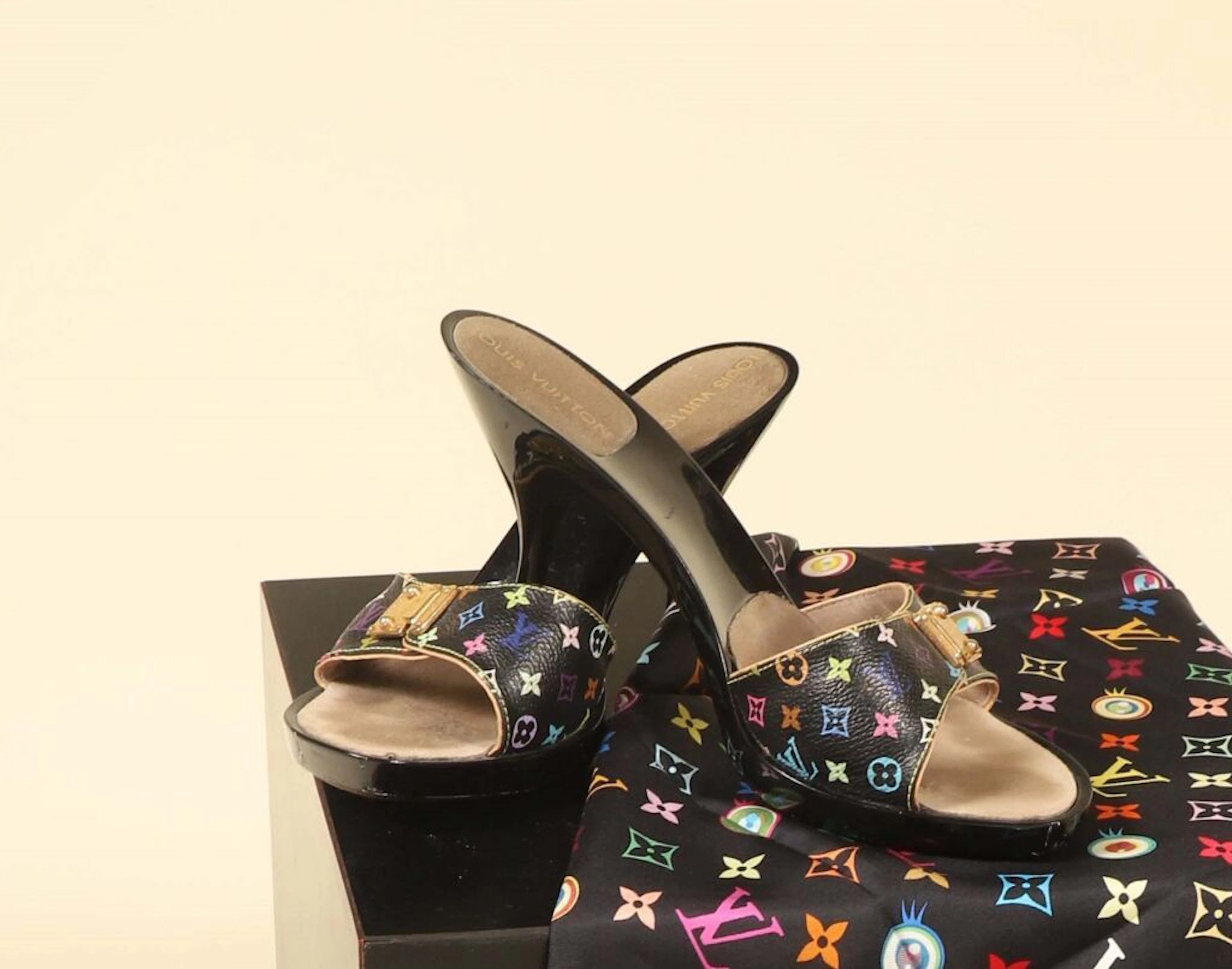LOUIS VUITTON by Takashi MURAKAMI. Pair of... - Lot 195 - Kâ-Mondo