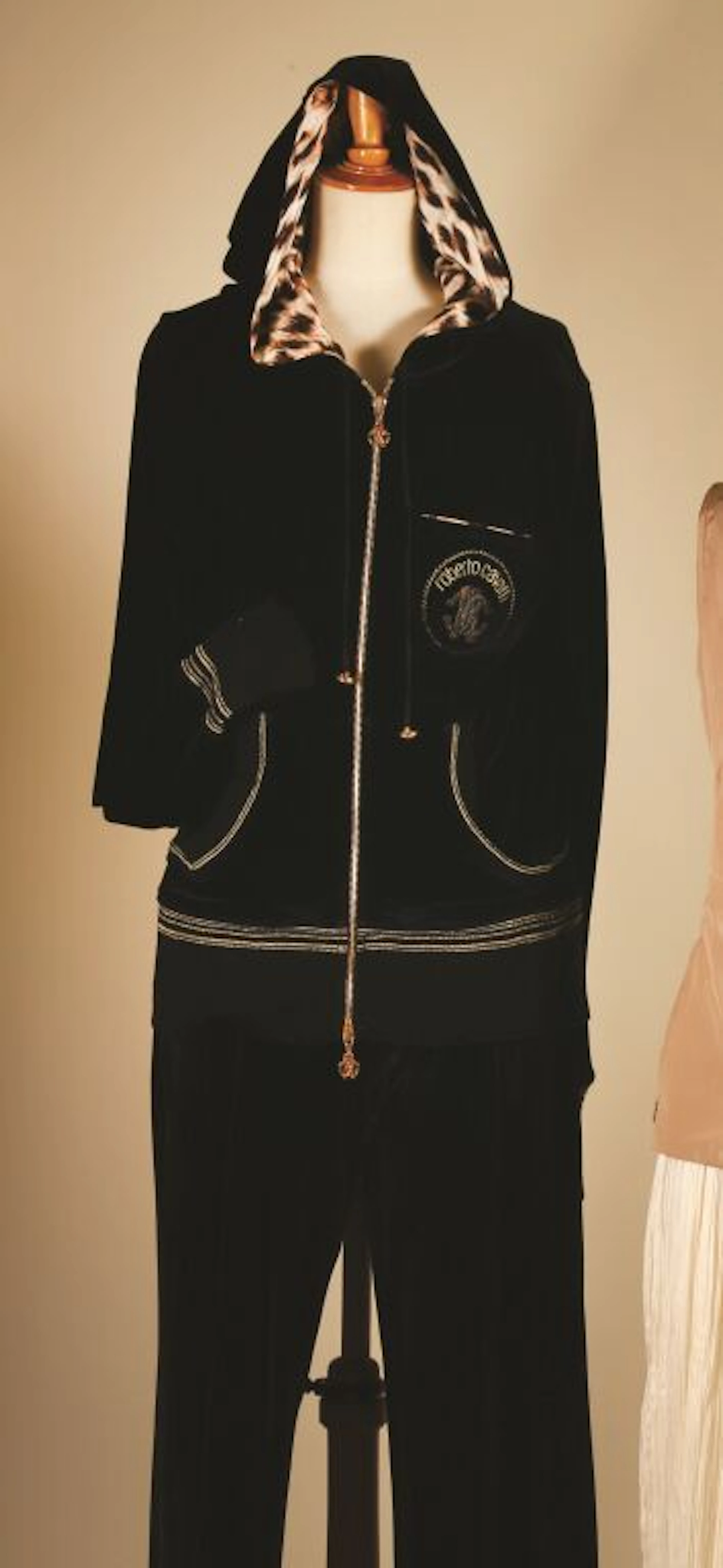 ROBERTO CAVALLI. WELNESS. Indoor jogging... - Lot 254 - Kâ-Mondo