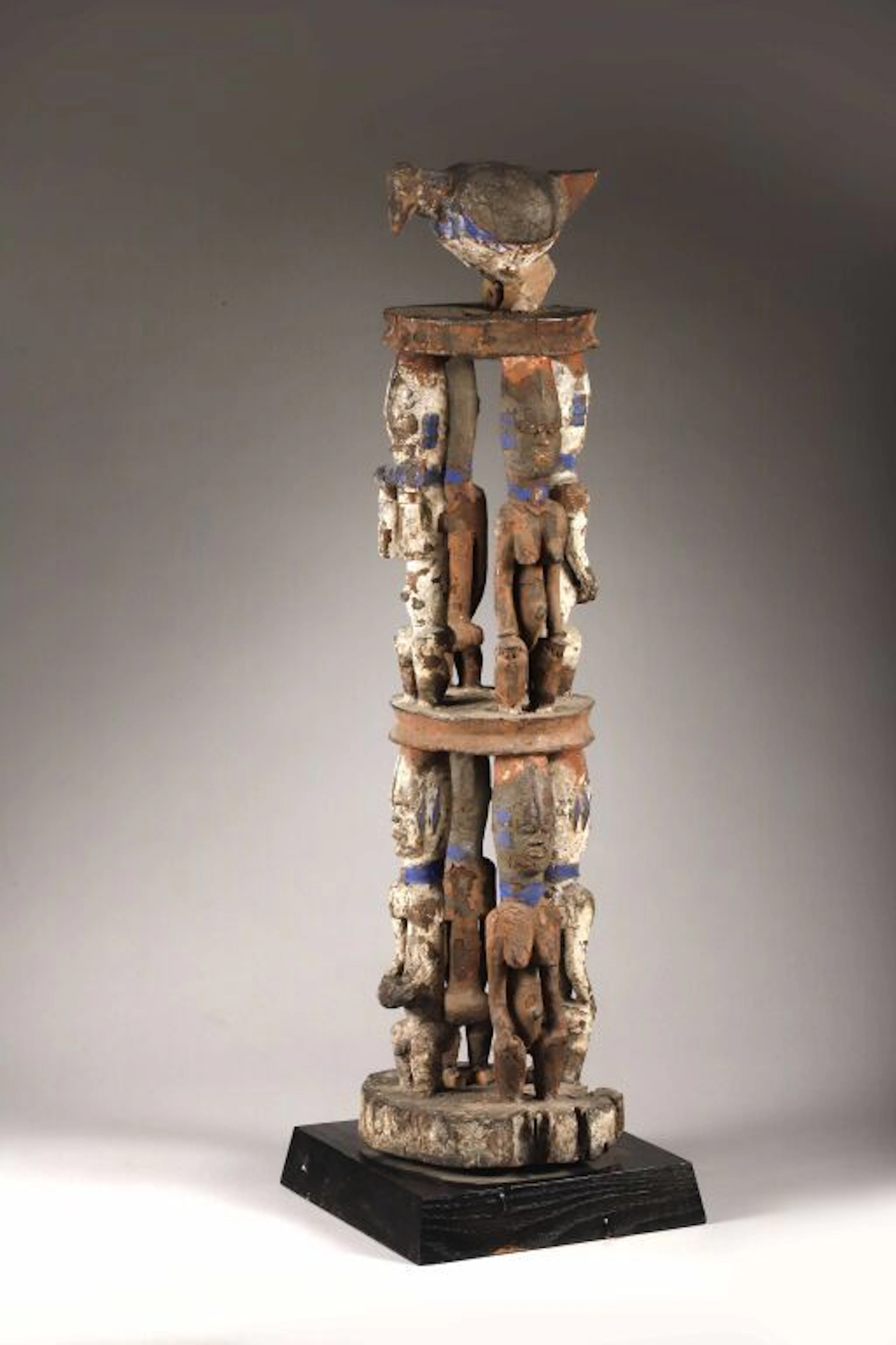 Altar featuring eight figures superimposed... - Lot 335 - Kâ-Mondo