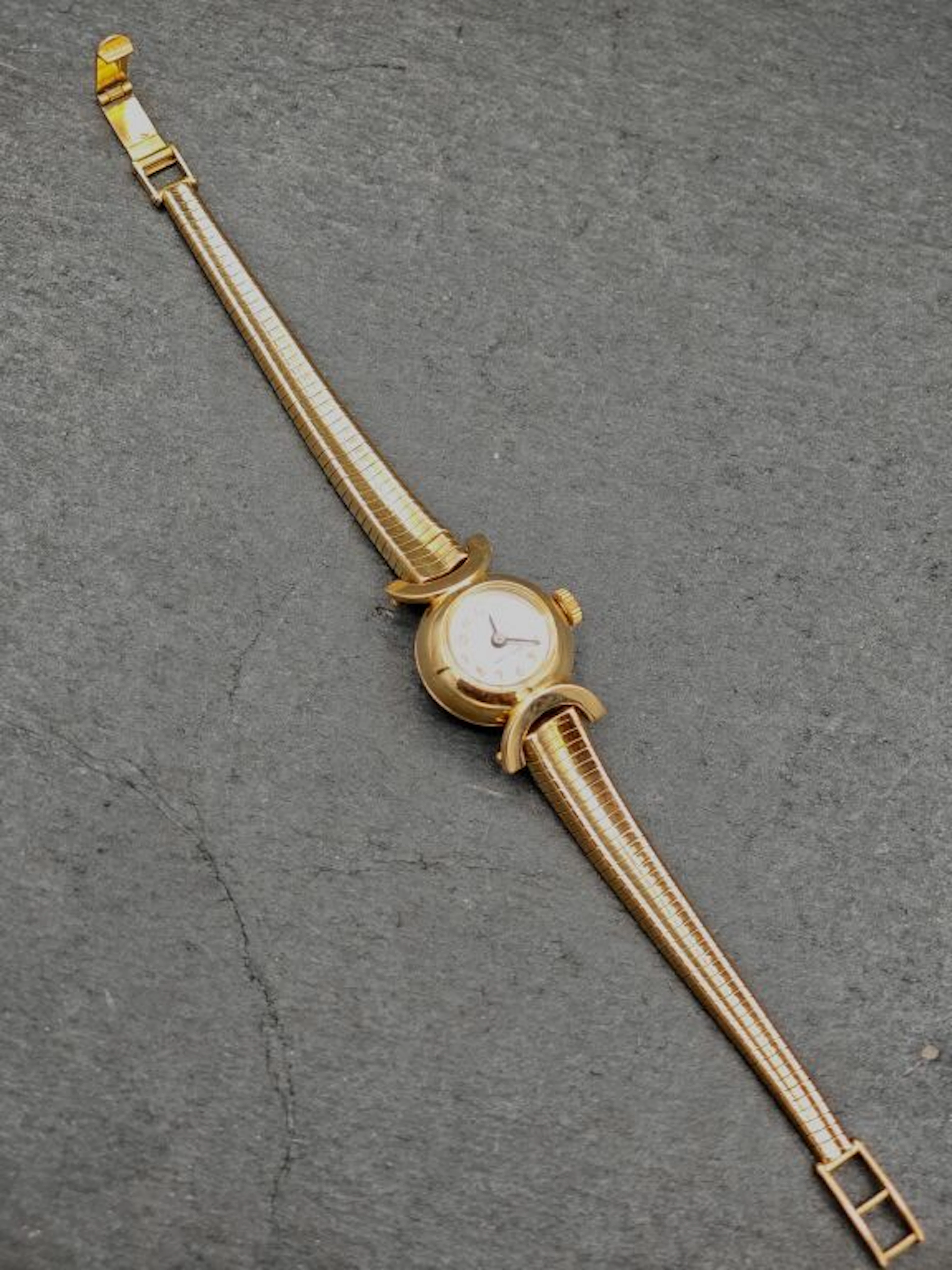 Ladies' watch in yellow gold 750‰, tubogaz... - Lot 59 - Kâ-Mondo
