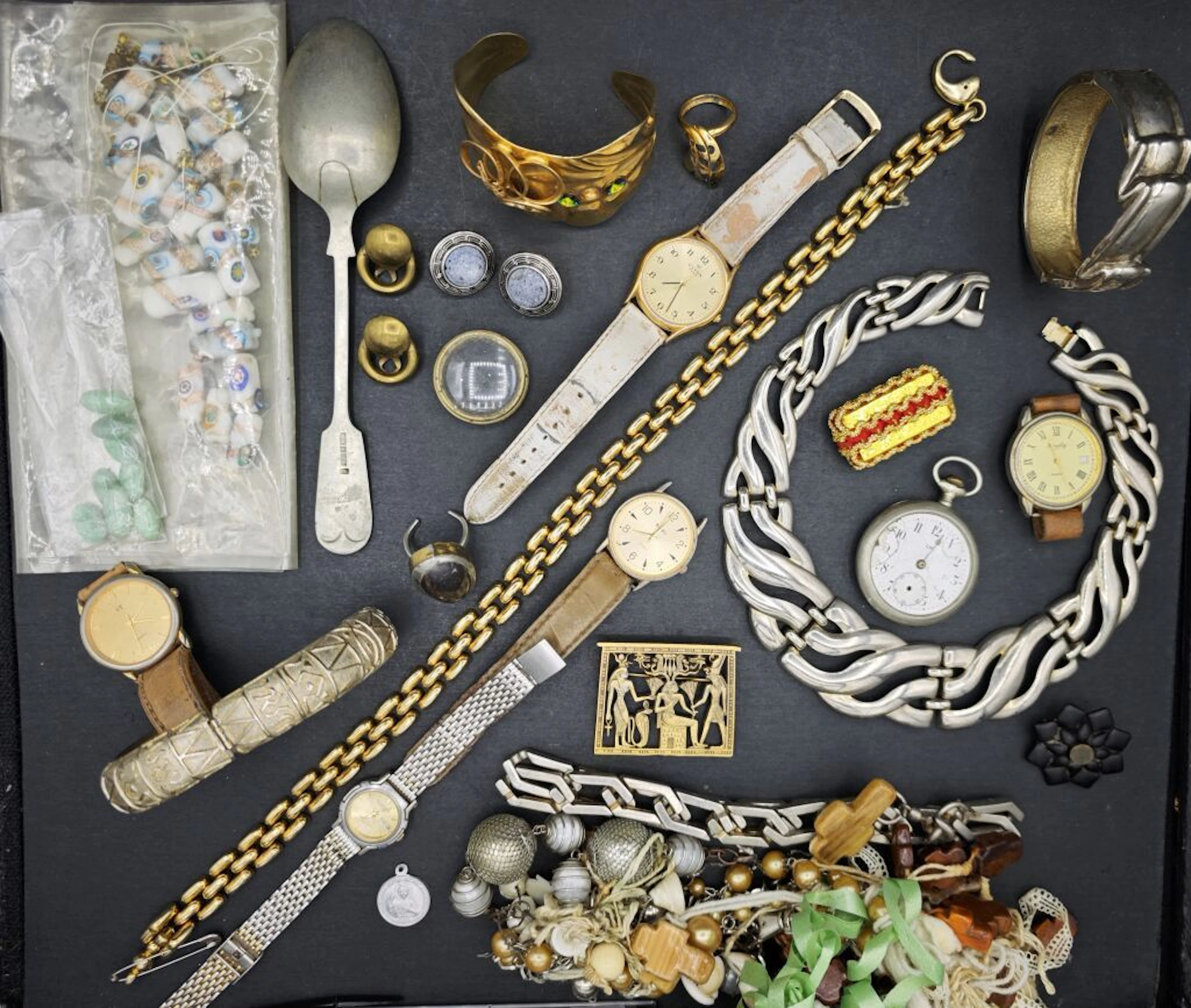 Lot of curiosities with drawers, pumps and... - Lot 248 - Kâ-Mondo