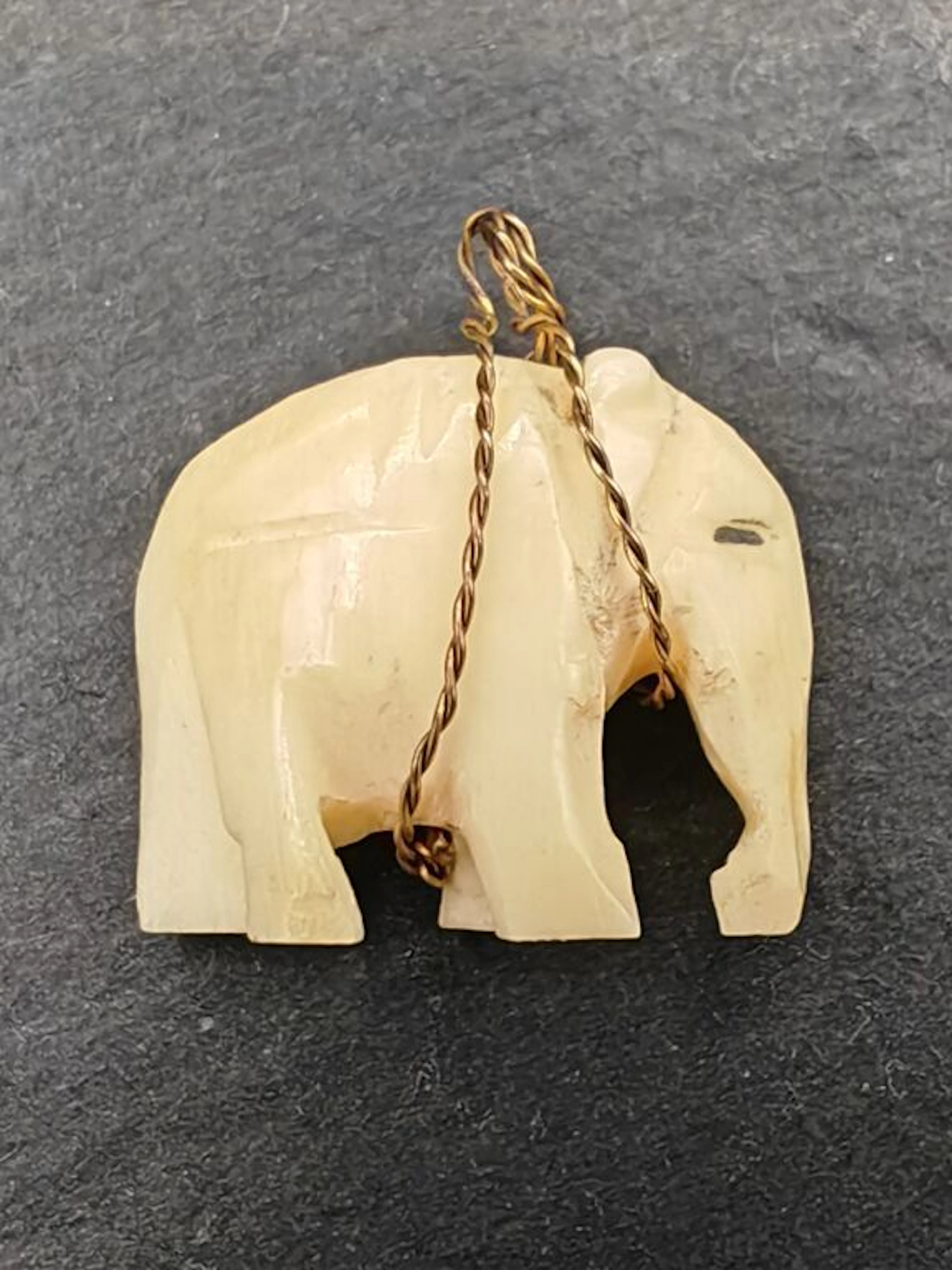 Charming lot including a resin elephant,... - Lot 254 - Kâ-Mondo