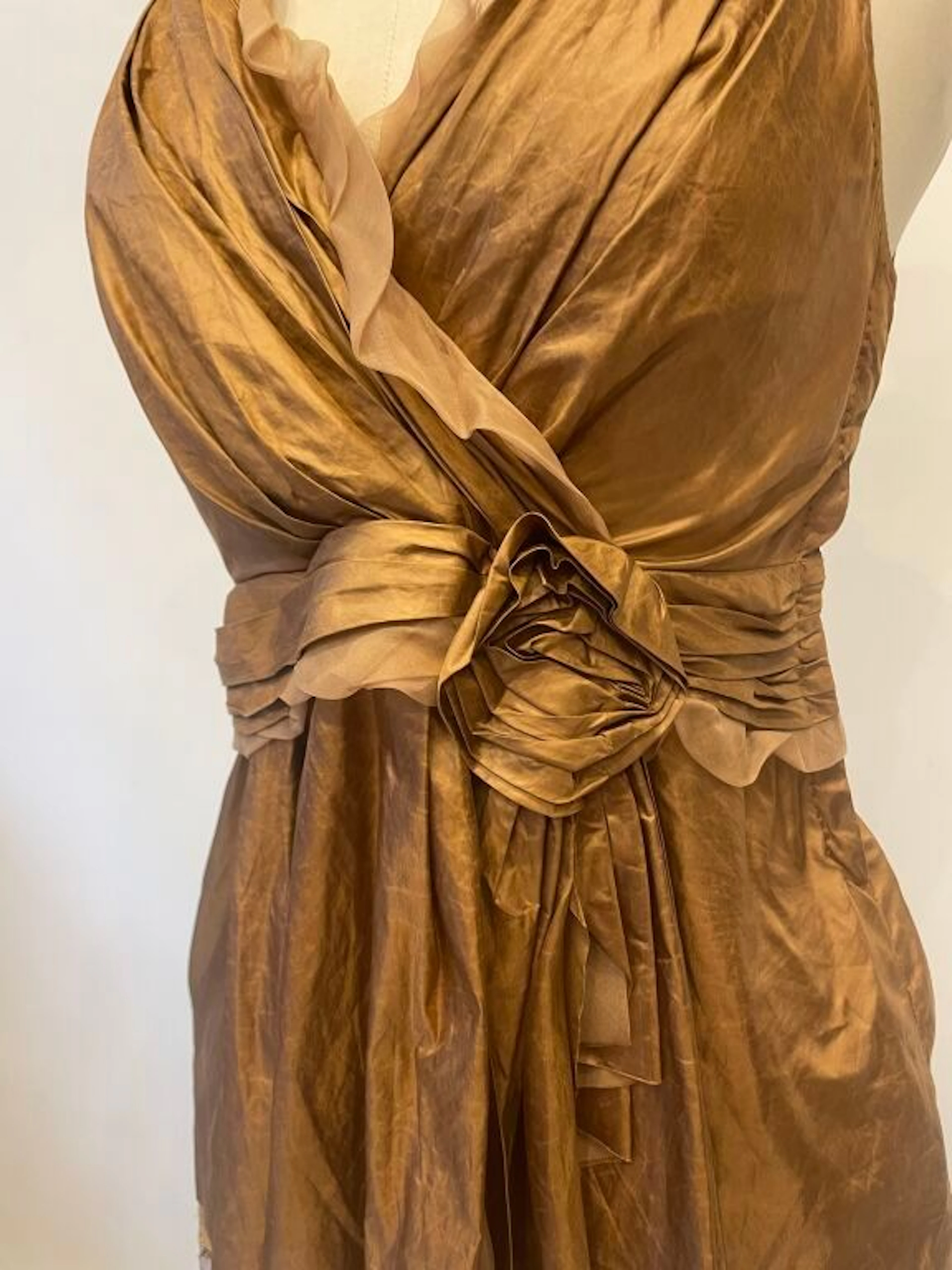 LOUIS VUITTON. Sleeveless silk and polyester... - Lot 299 - Kâ-Mondo