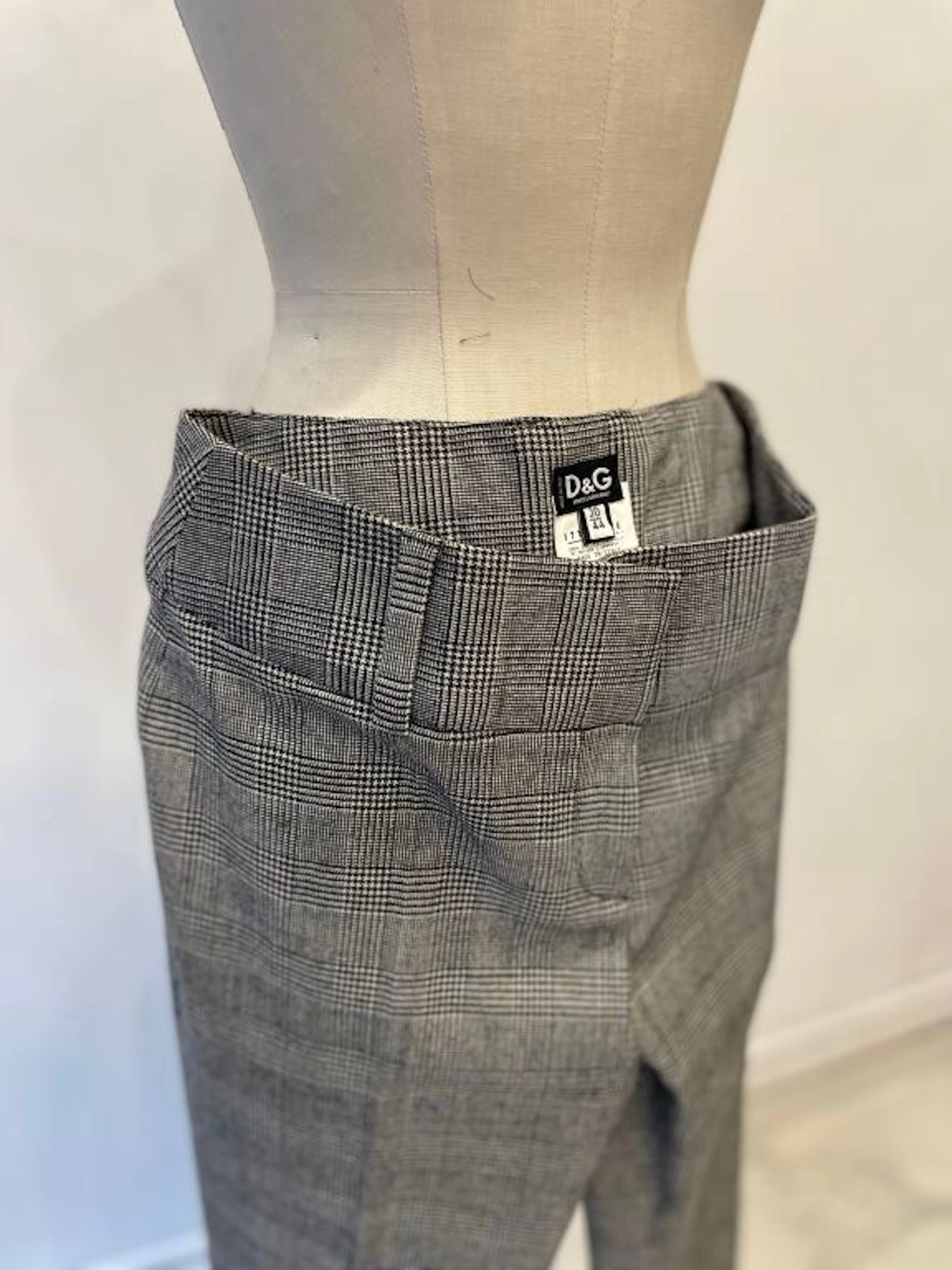 DOLCE & GABBANA. Prince de Galle pants with... - Lot 300 - Kâ-Mondo
