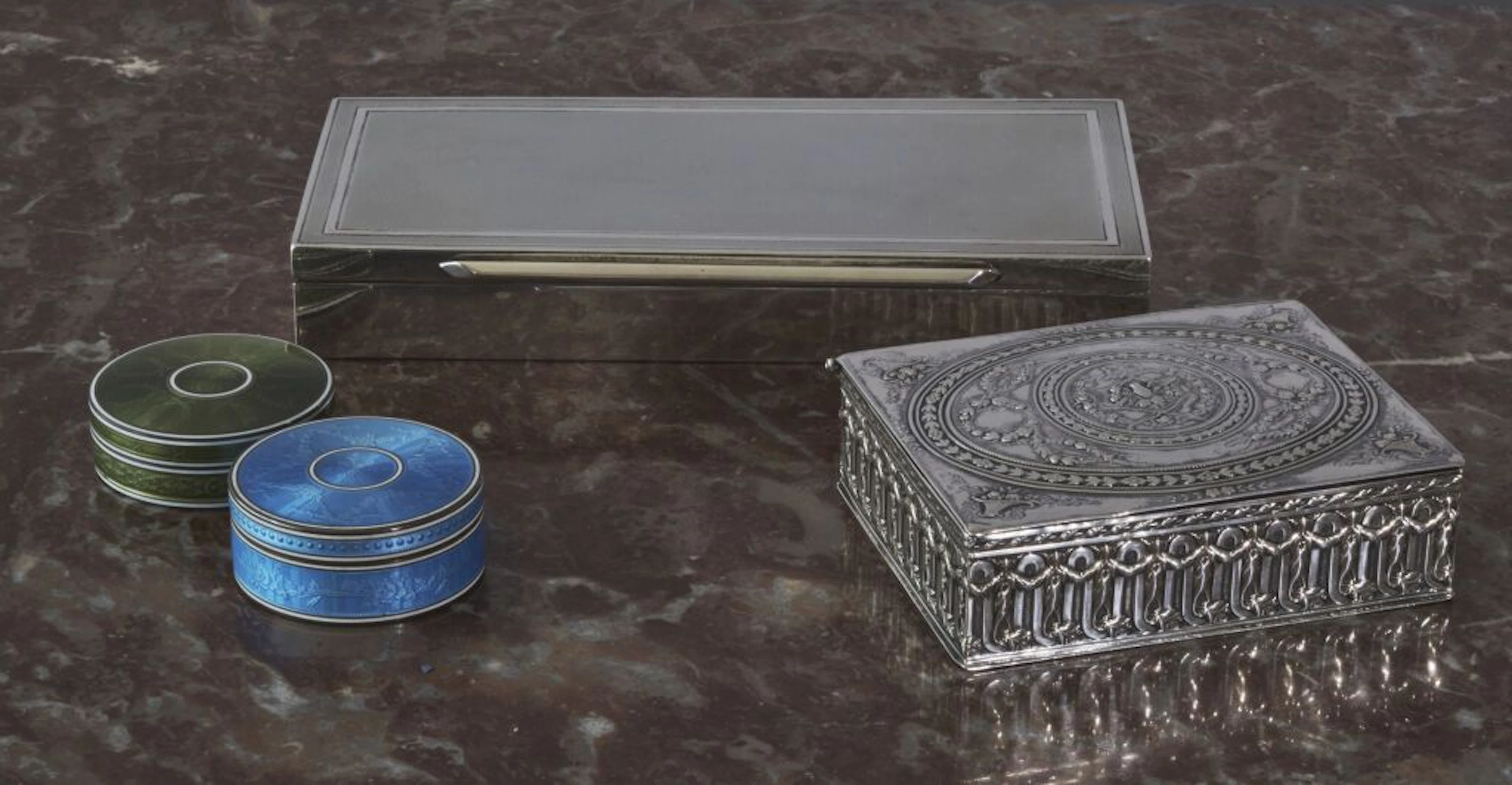 * Rectangular silver box (800/1000th) decorated with garland - Lot 46