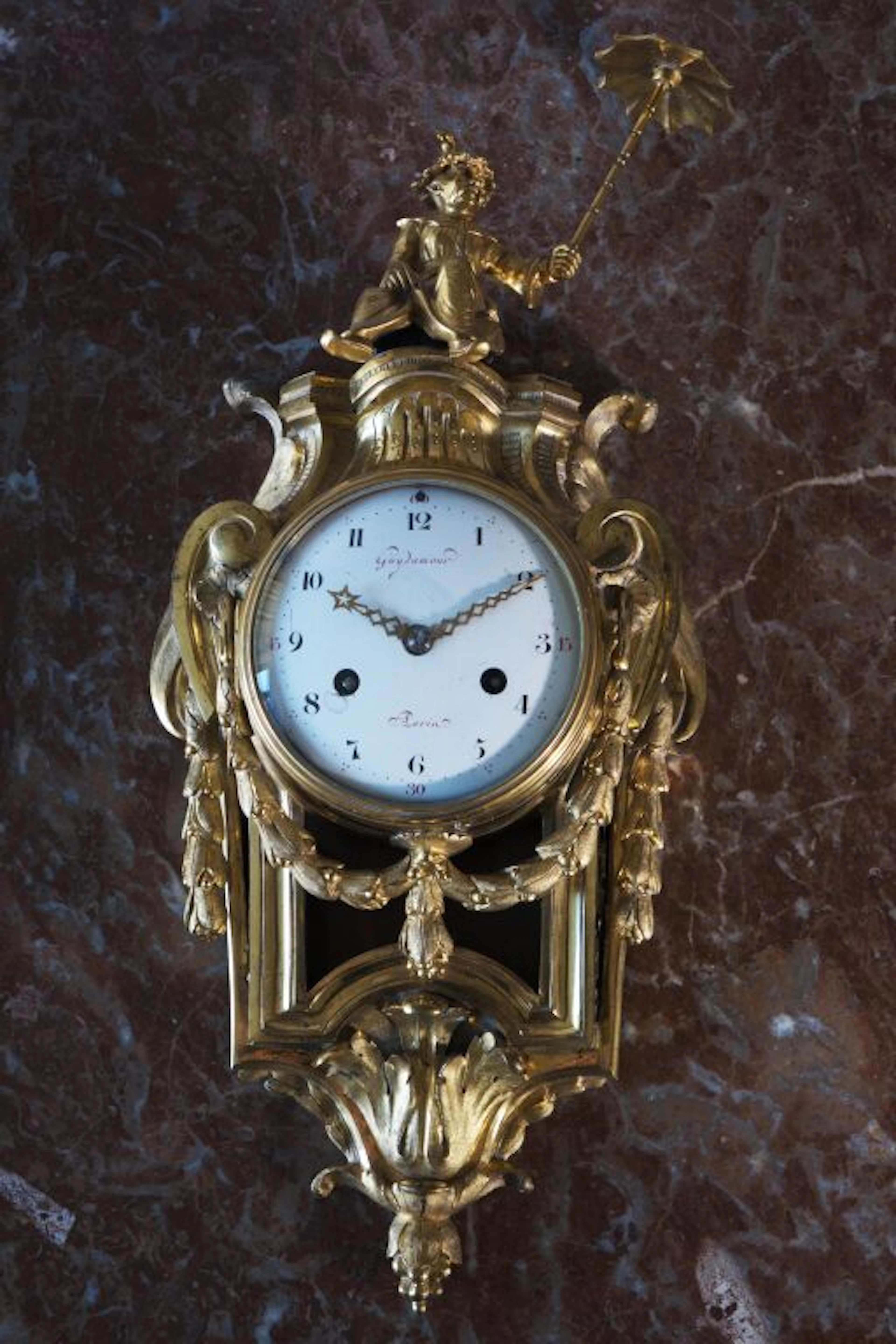 * Small gilt-chased bronze wall-mounted cartel, white enamel - Lot 64