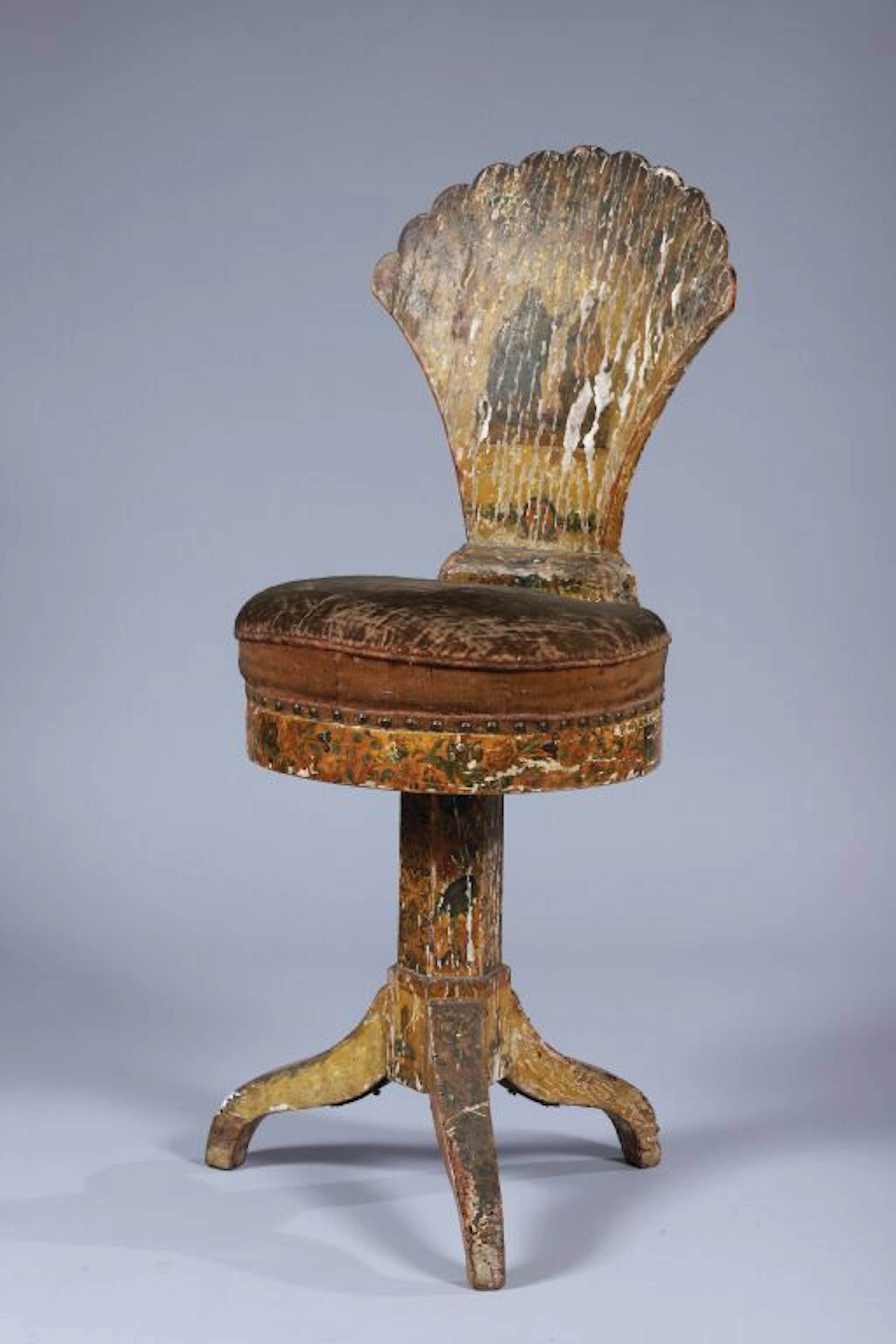 Harpist's or musician's chair with shell back and swivel sea - Lot 89