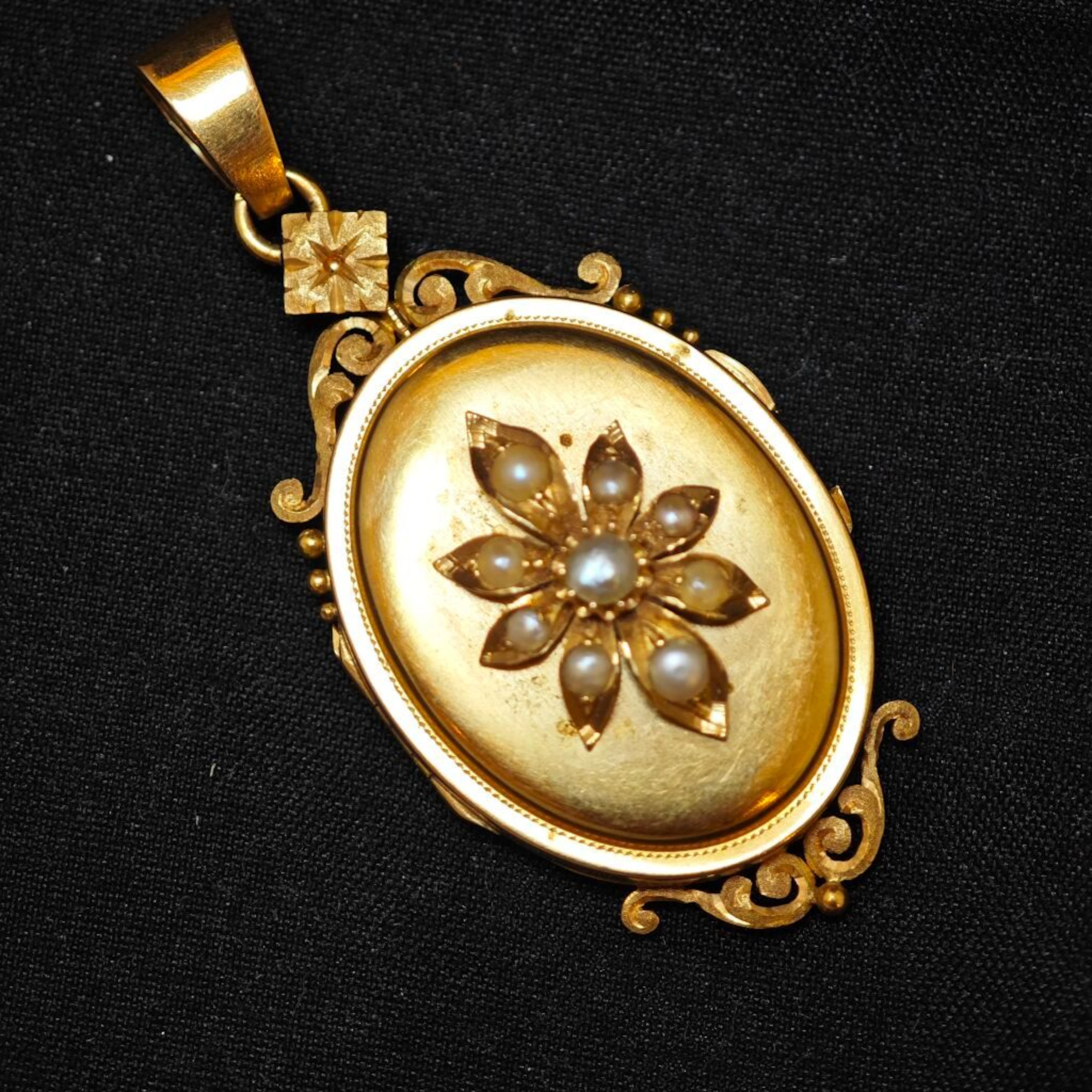 Yellow gold 750‰ photo holder pendant. - Lot 85
