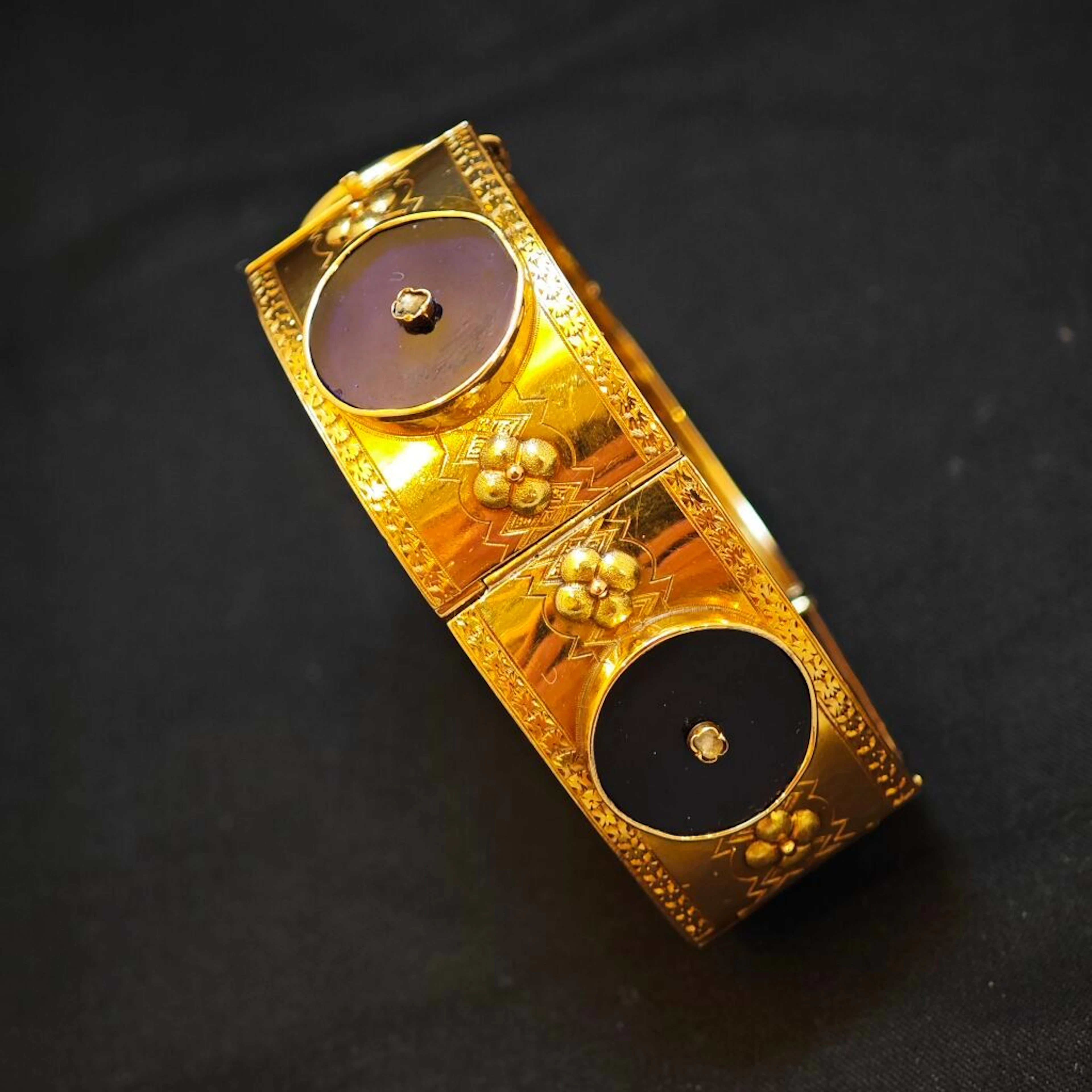 Articulated bracelet in yellow gold 750‰ with curved rectang - Lot 107