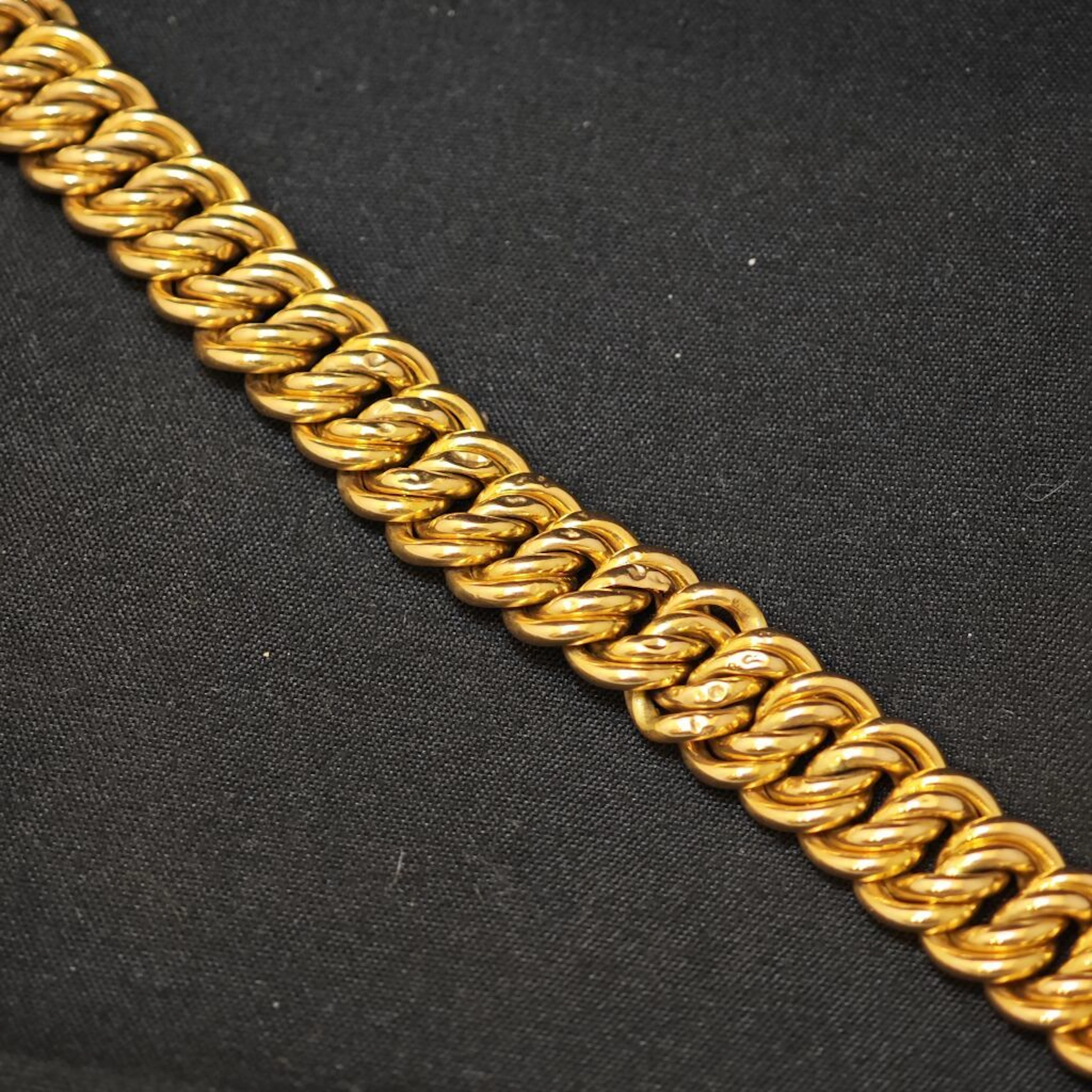 Bracelet in yellow gold 750‰ with gourmette link. - Lot 112