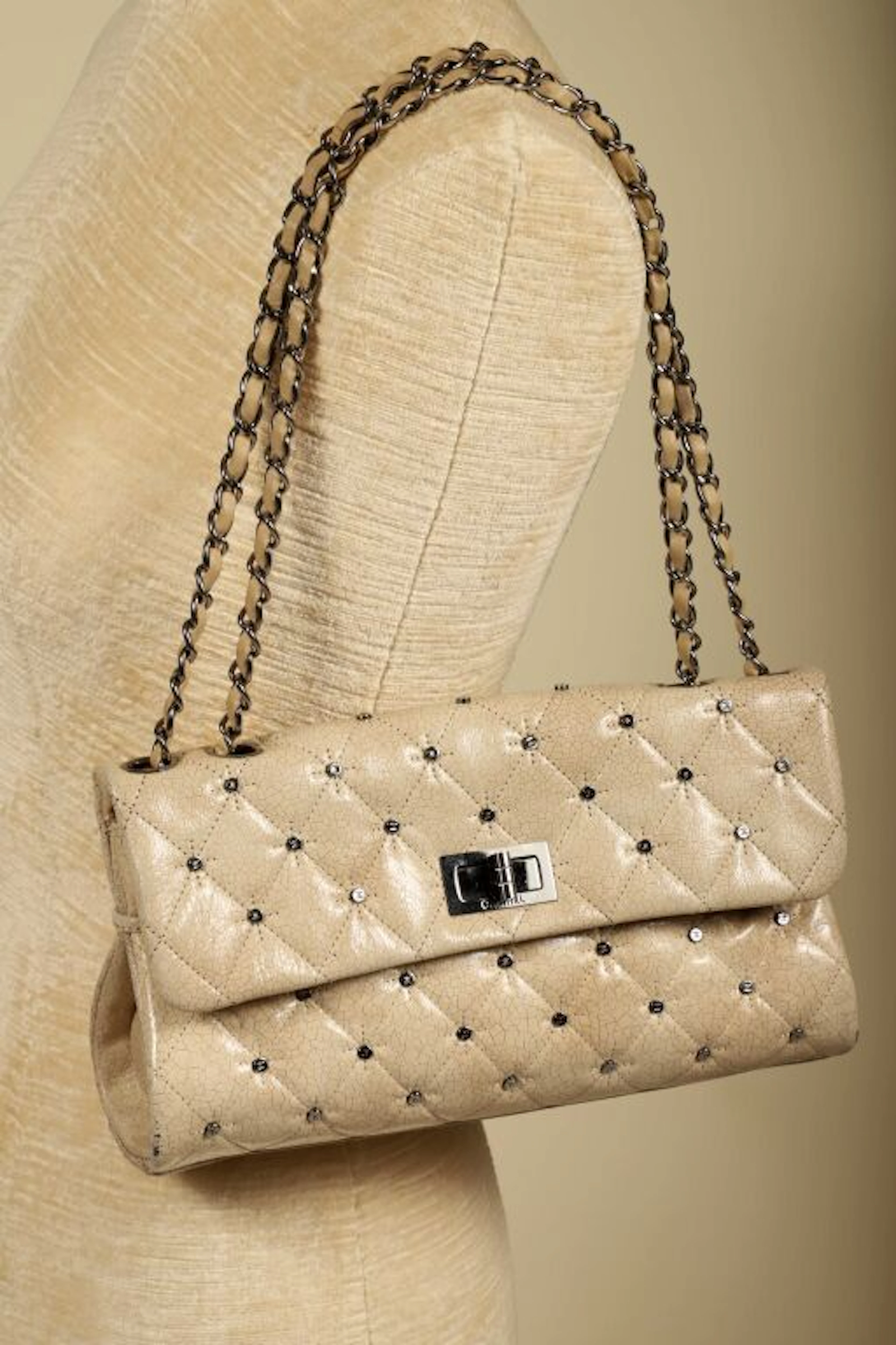 CHANEL. - Lot 154
