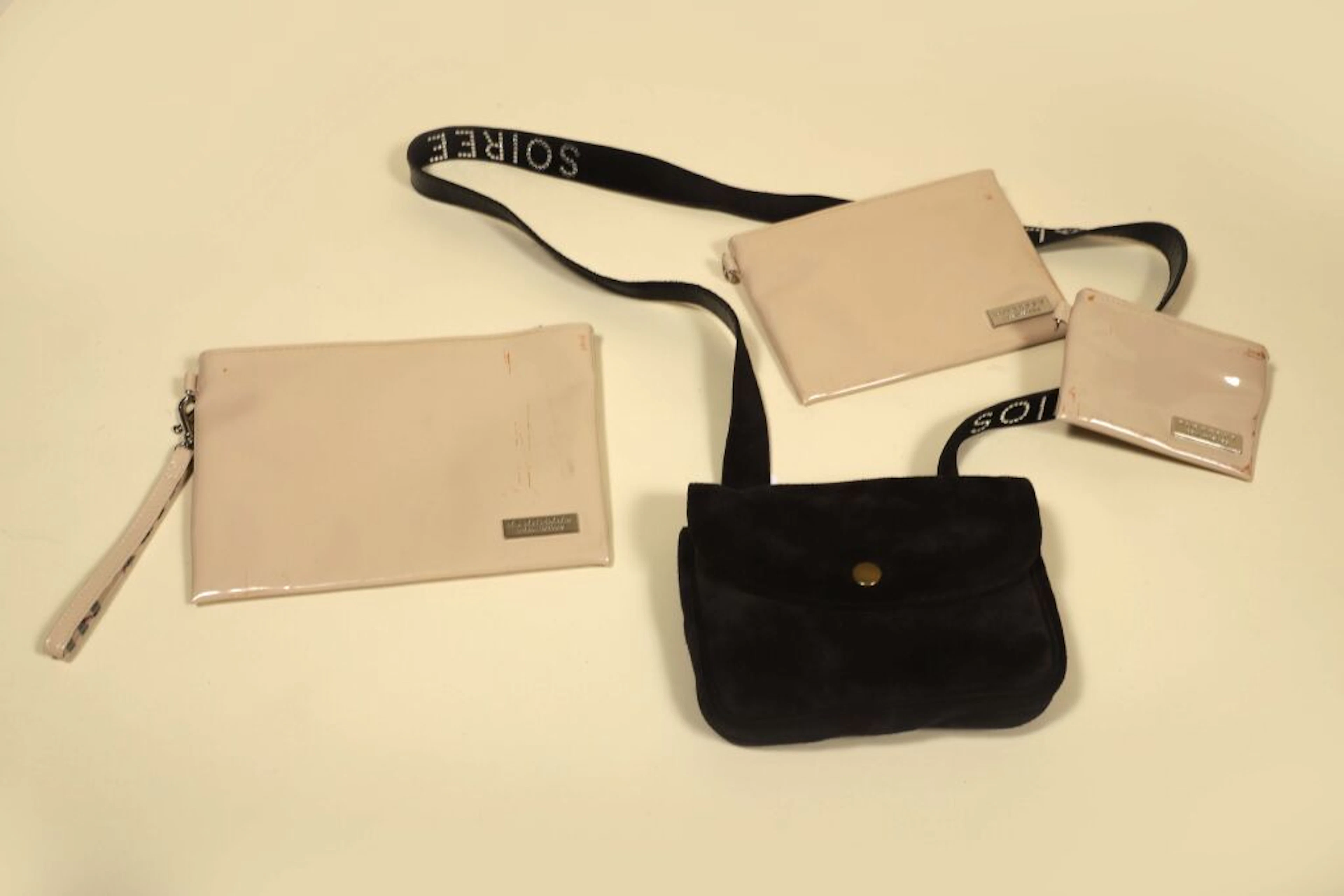 Lot including: - Lot 157