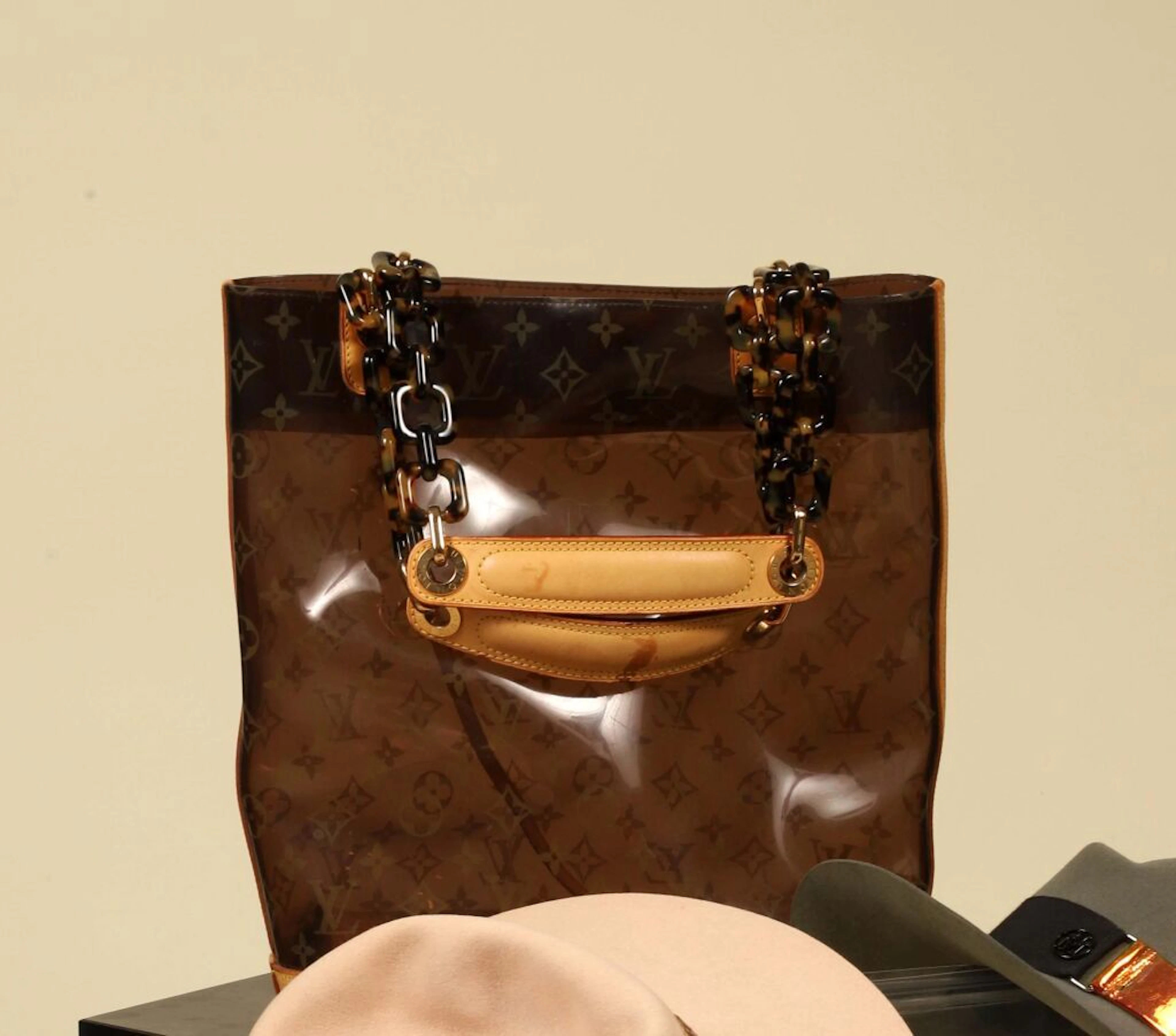 LOUIS VUITTON. - Lot 170