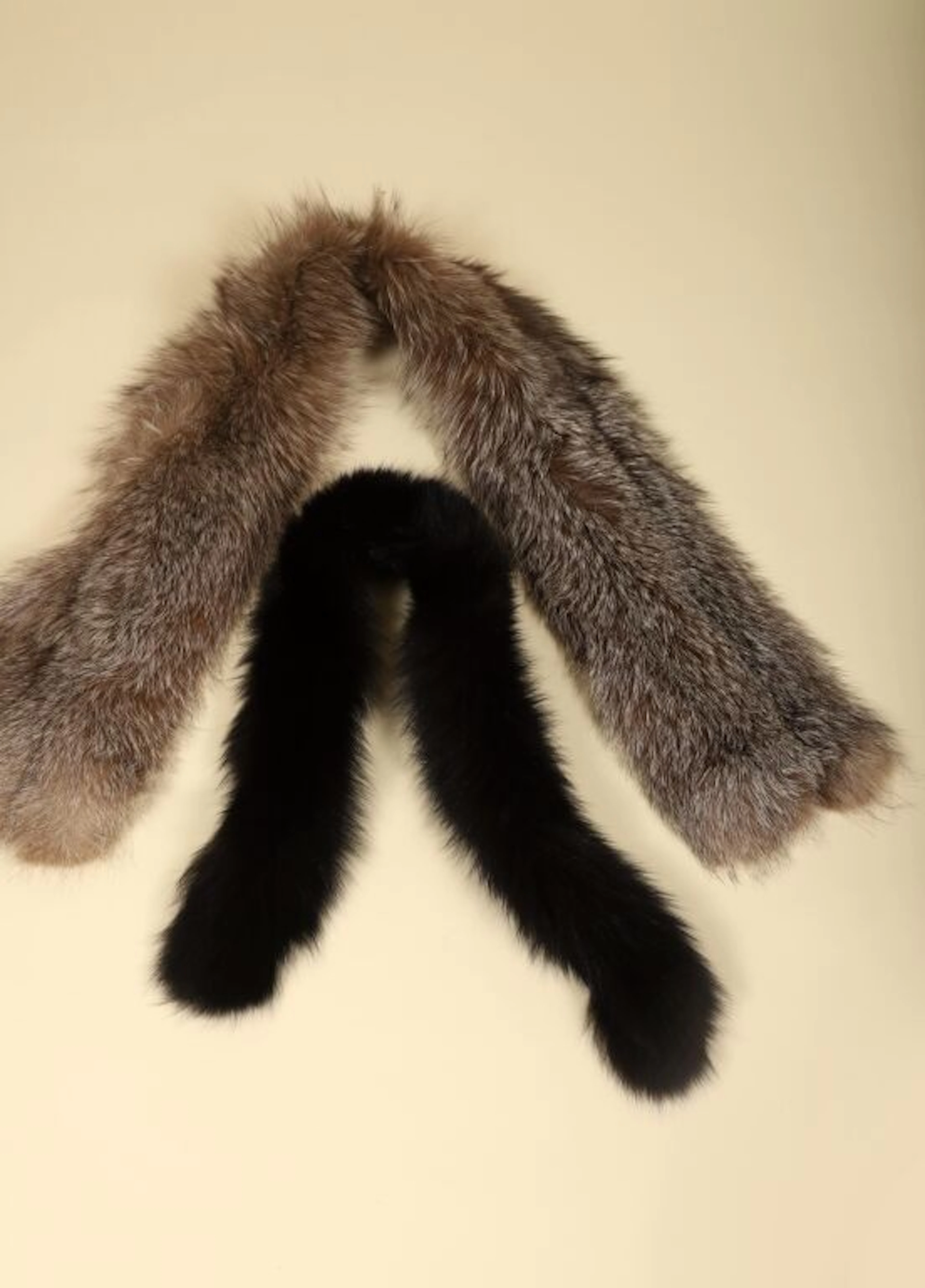 Set of two black and gray beige fox (vulpes domestica) scarv - Lot 174