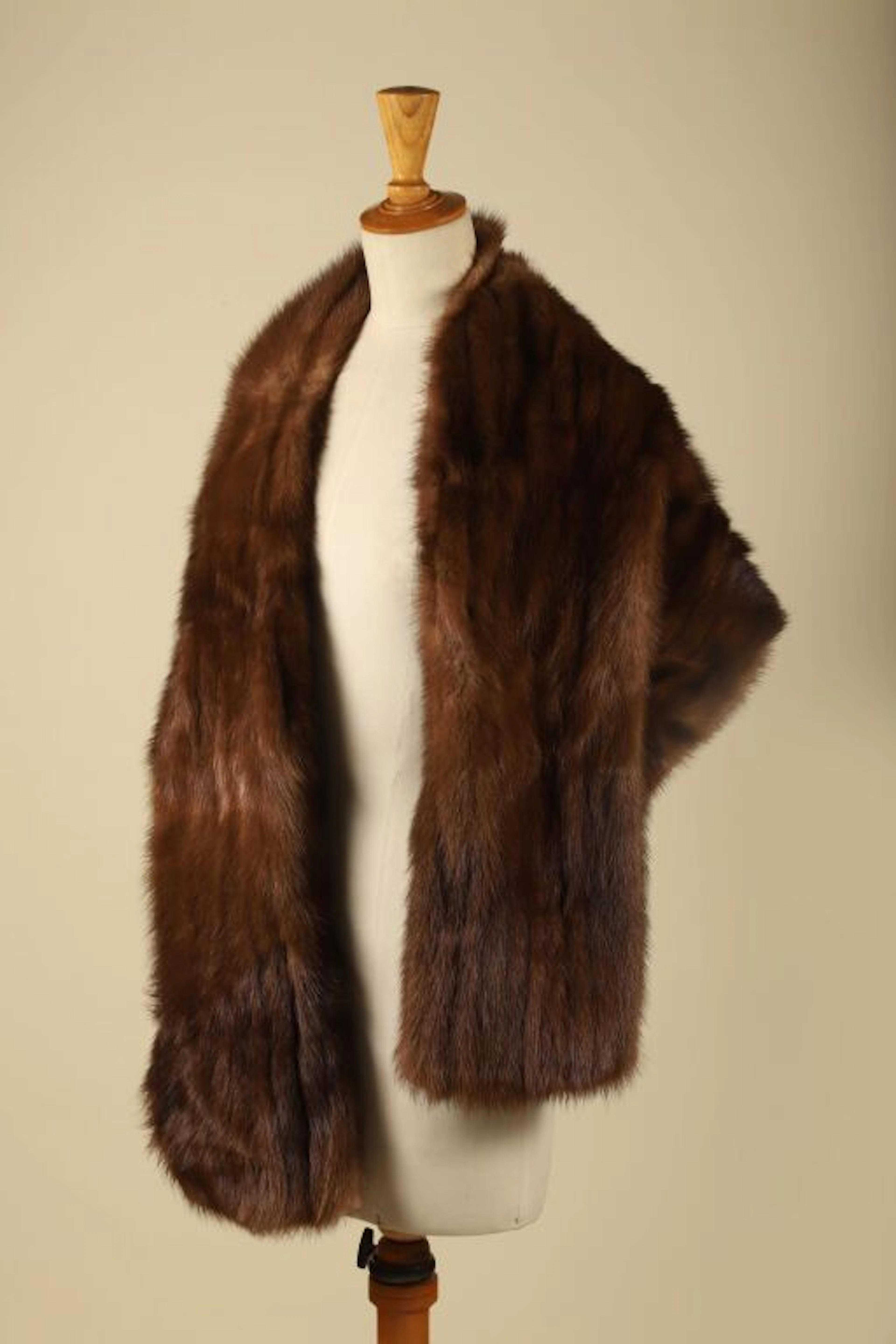 Mink stole (Mustela Vison). - Lot 193