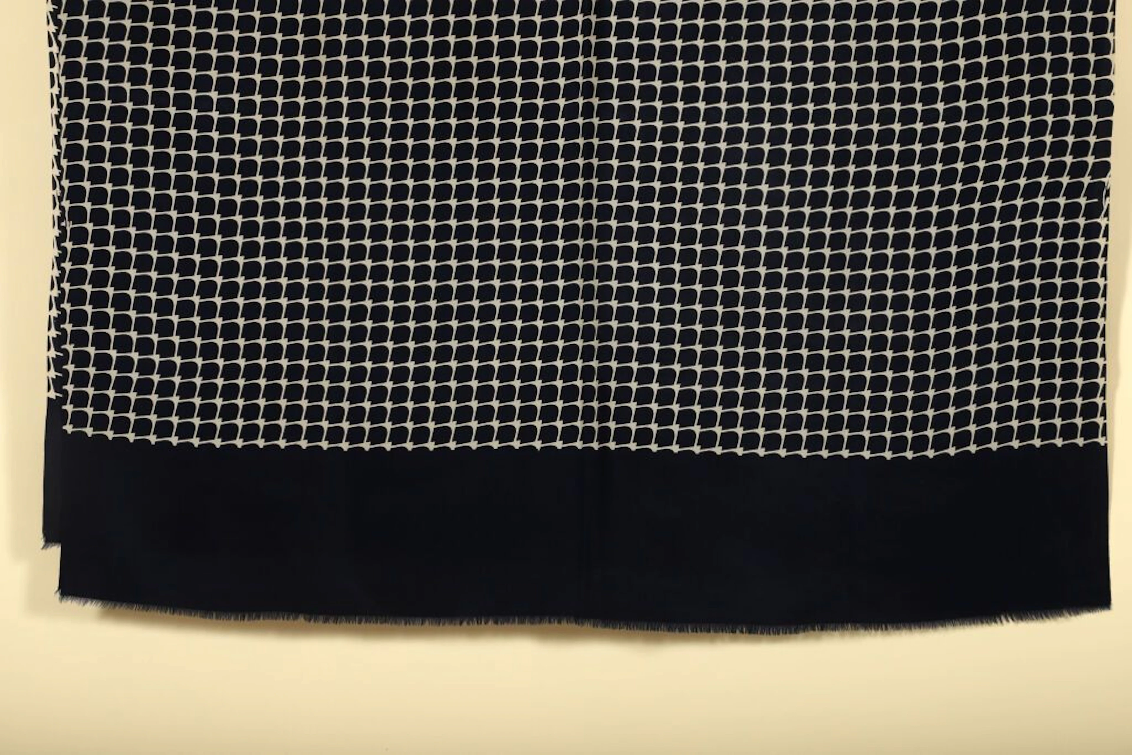 YVES SAINT-LAURENT. - Lot 208