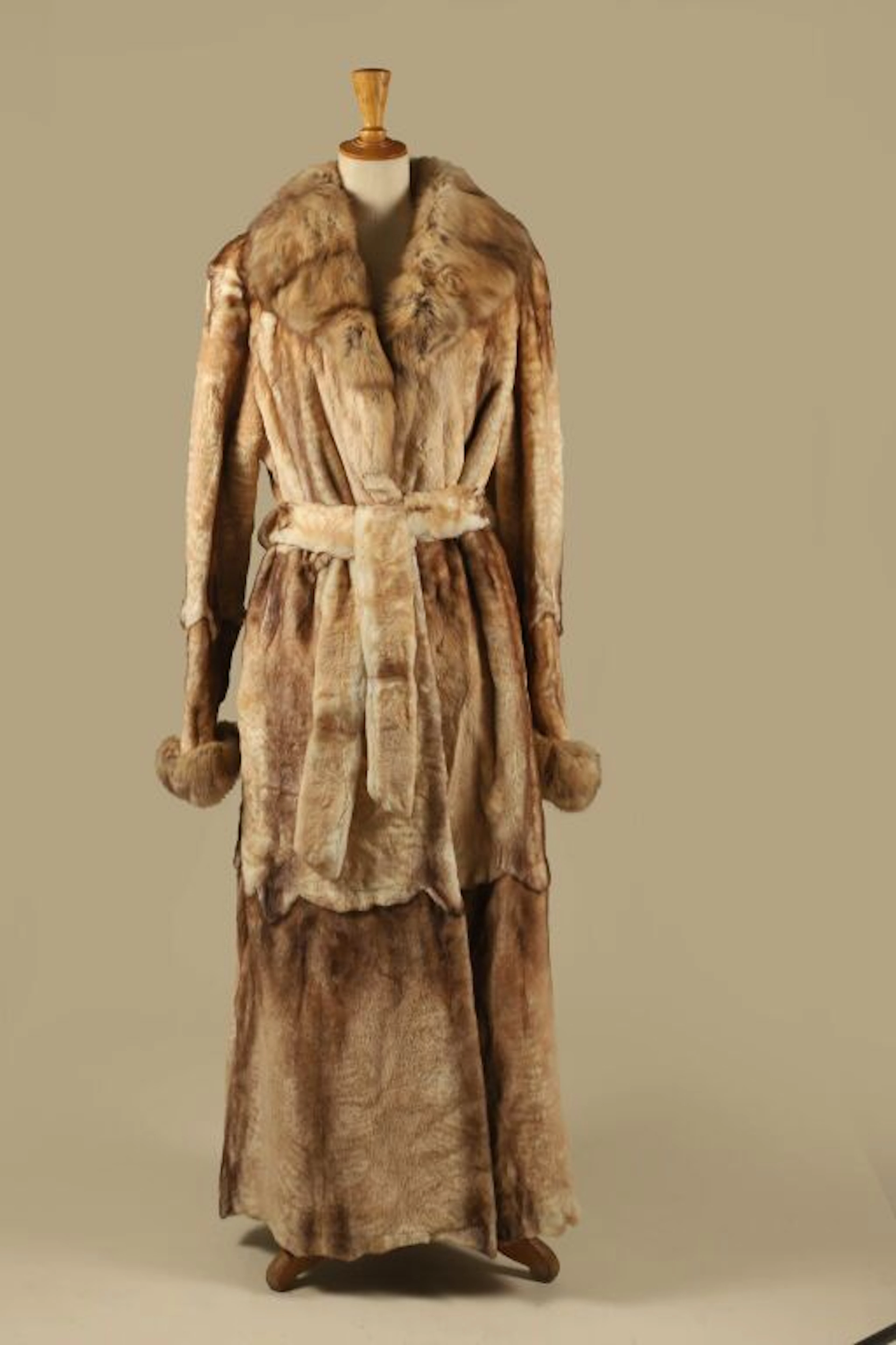 JEAN-LOUIS SCHERRER FOURRURES. - Lot 228