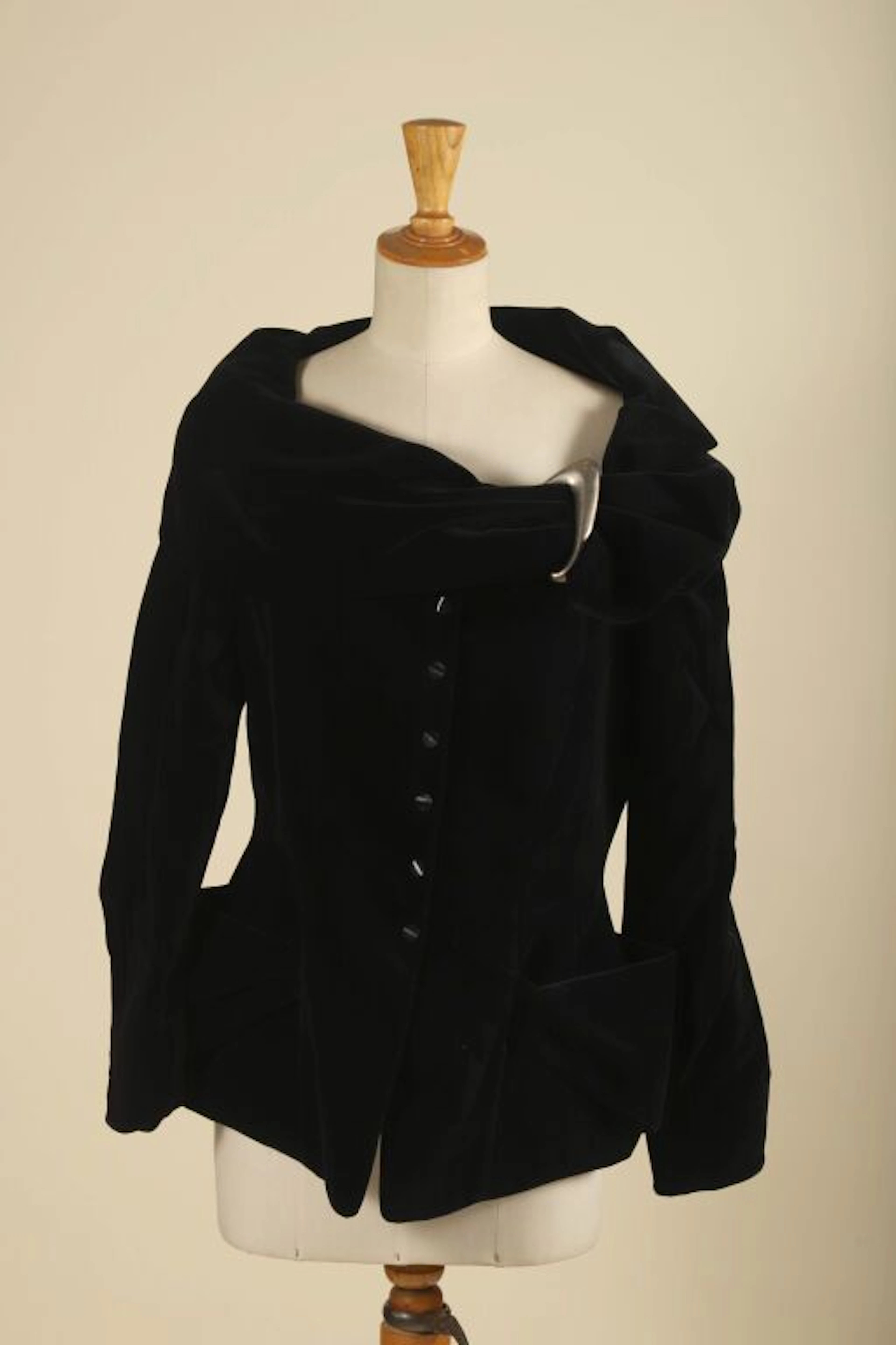 THIERRY MUGLER. - Lot 245