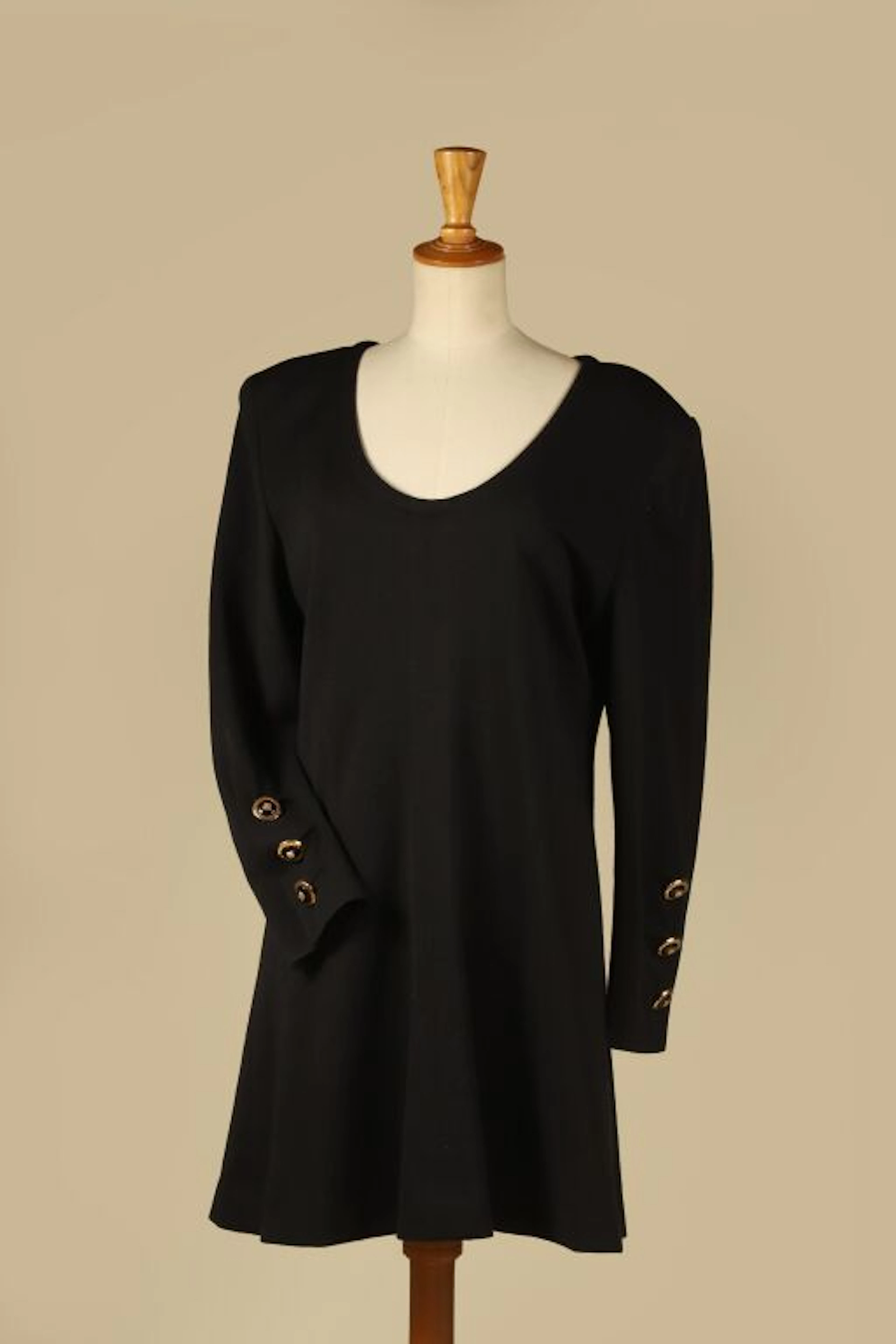 GIVENCHY BOUTIQUE. - Lot 257