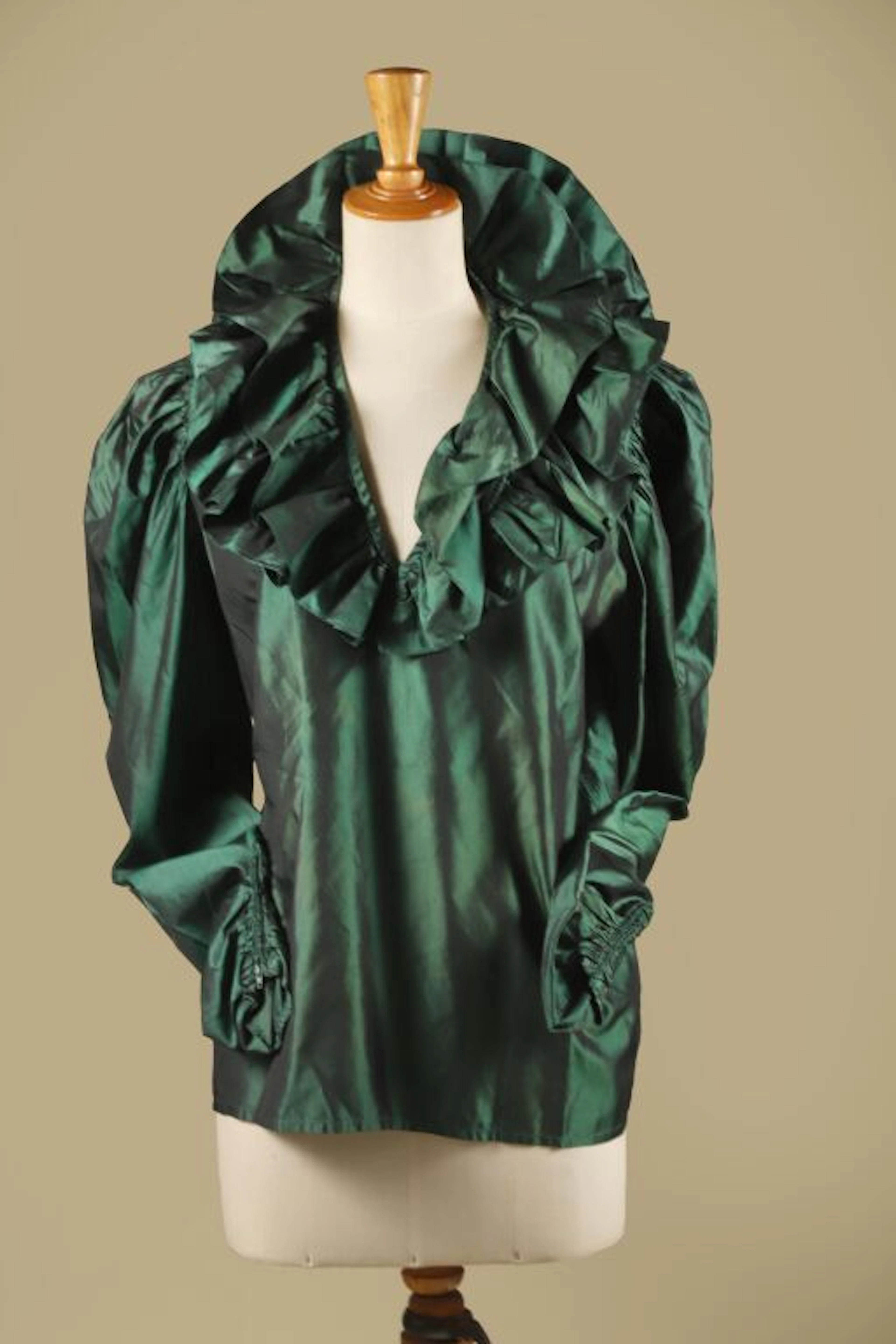 YVES SAINT-LAURENT VARIATION. - Lot 298
