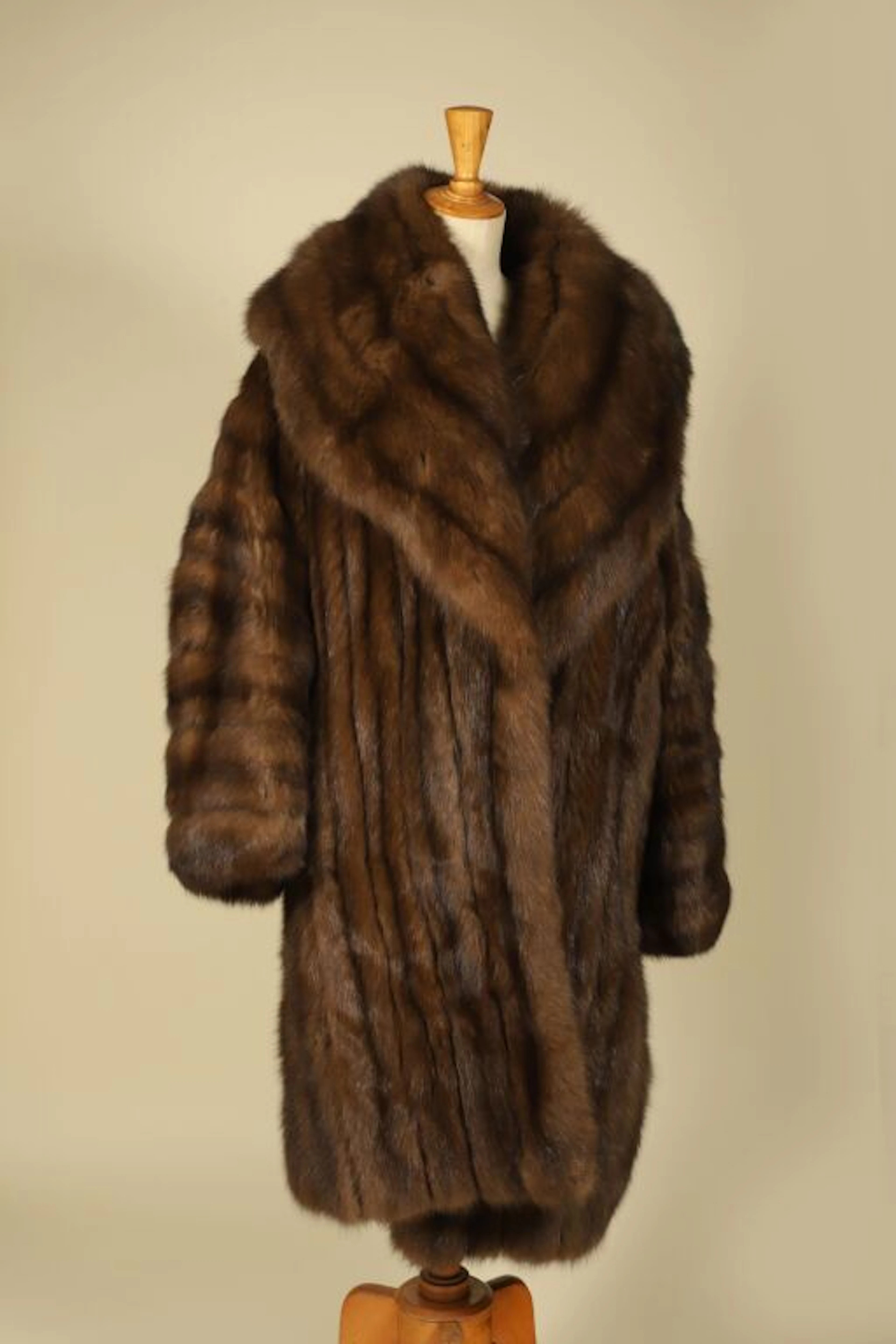 NEW PHOTO /// CHRISTIAN DIOR PARIS. - Lot 341