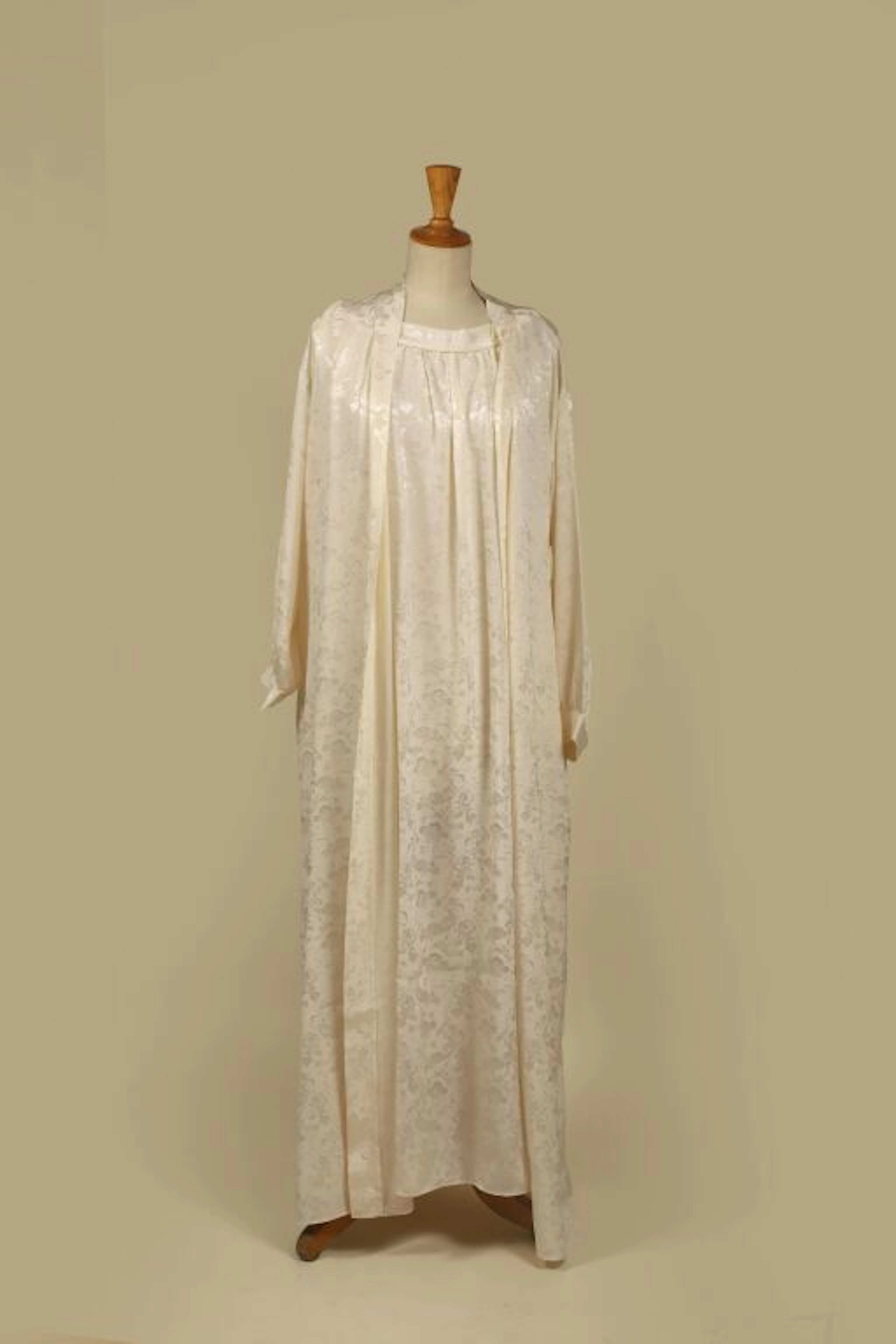 CHRISTIAN DIOR LINGERIE. - Lot 380