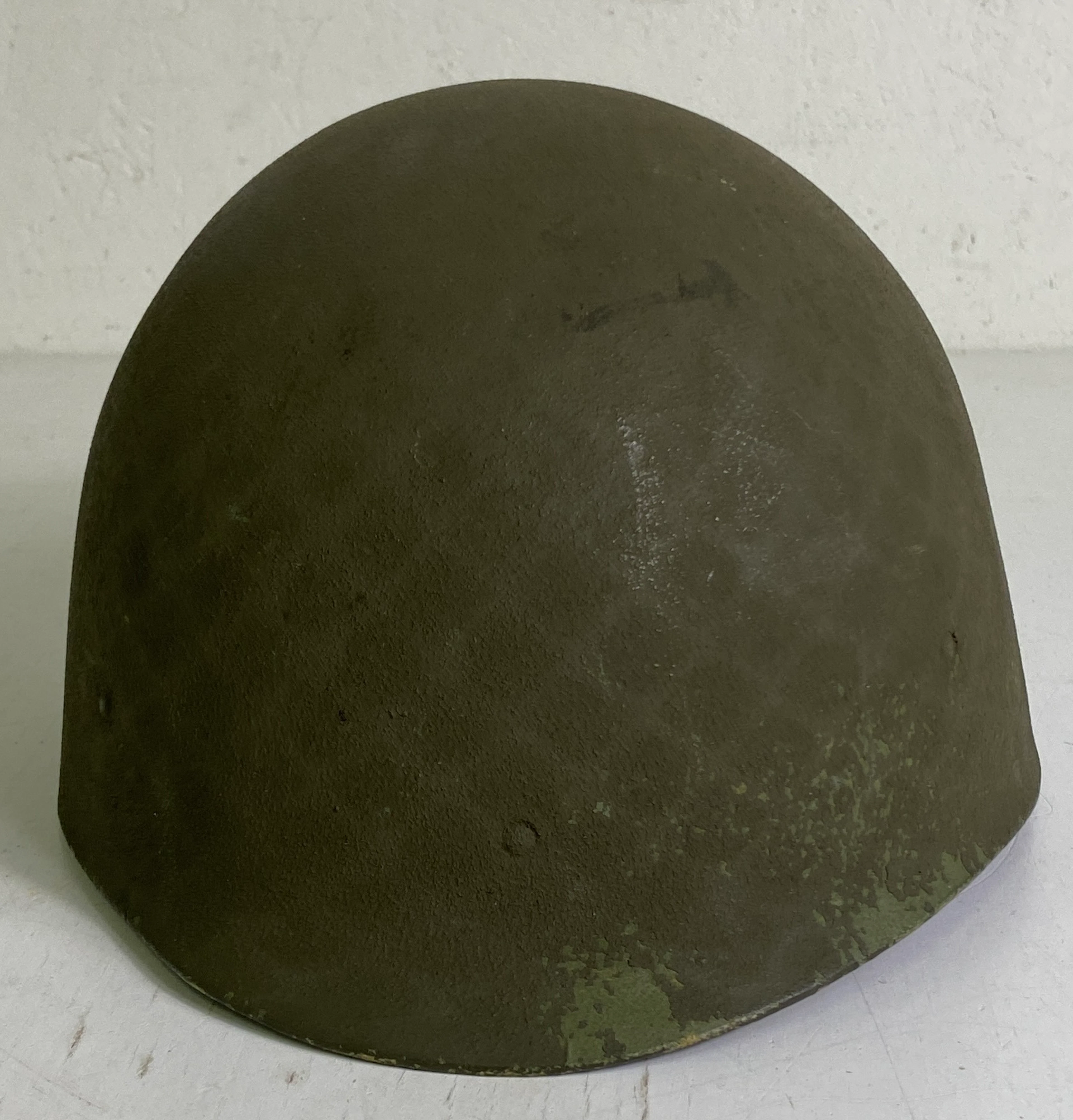 Äldre militärhjälm