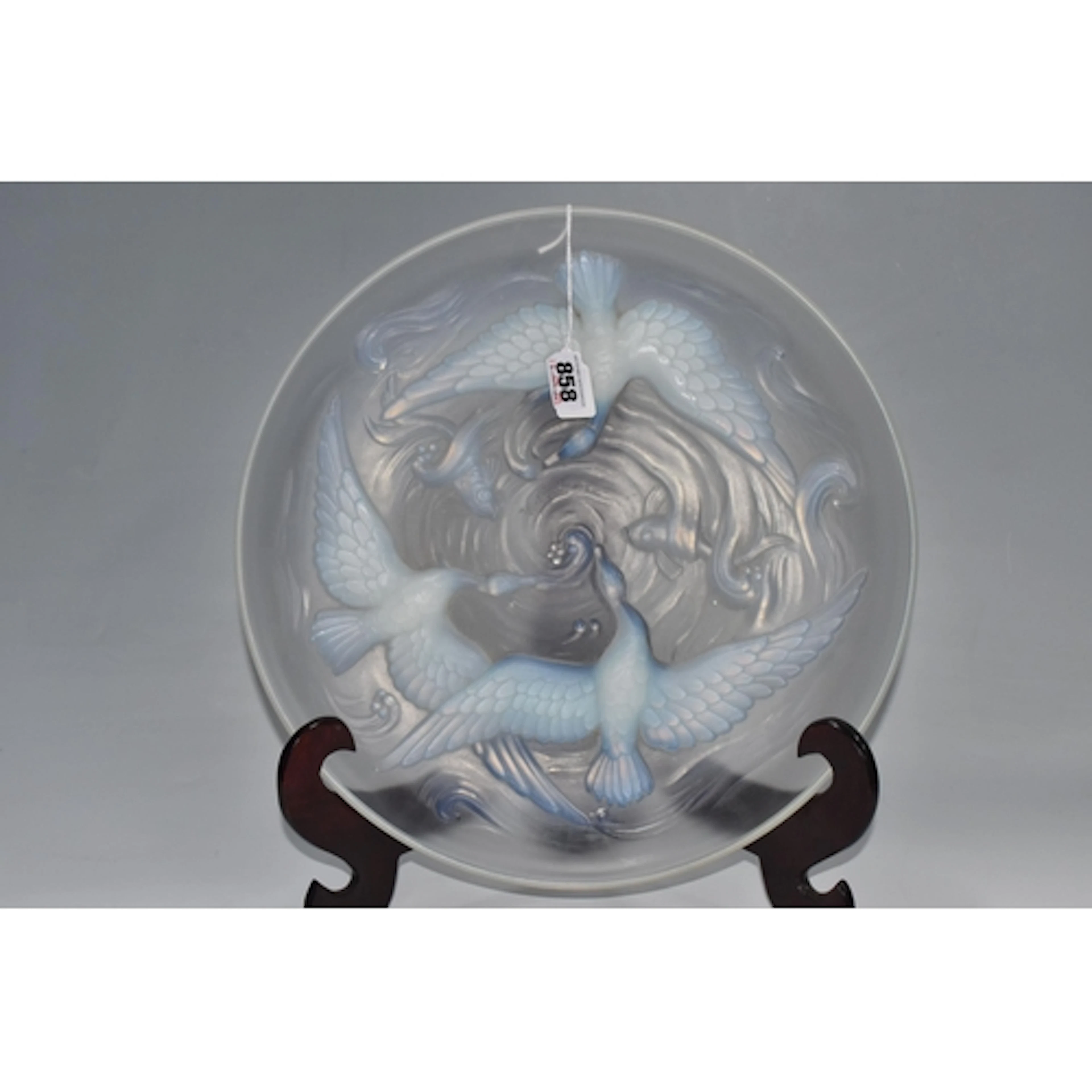 A VERLYS ART DECO OPALESCENT GLASS BOWL, in the 'Les Canards...