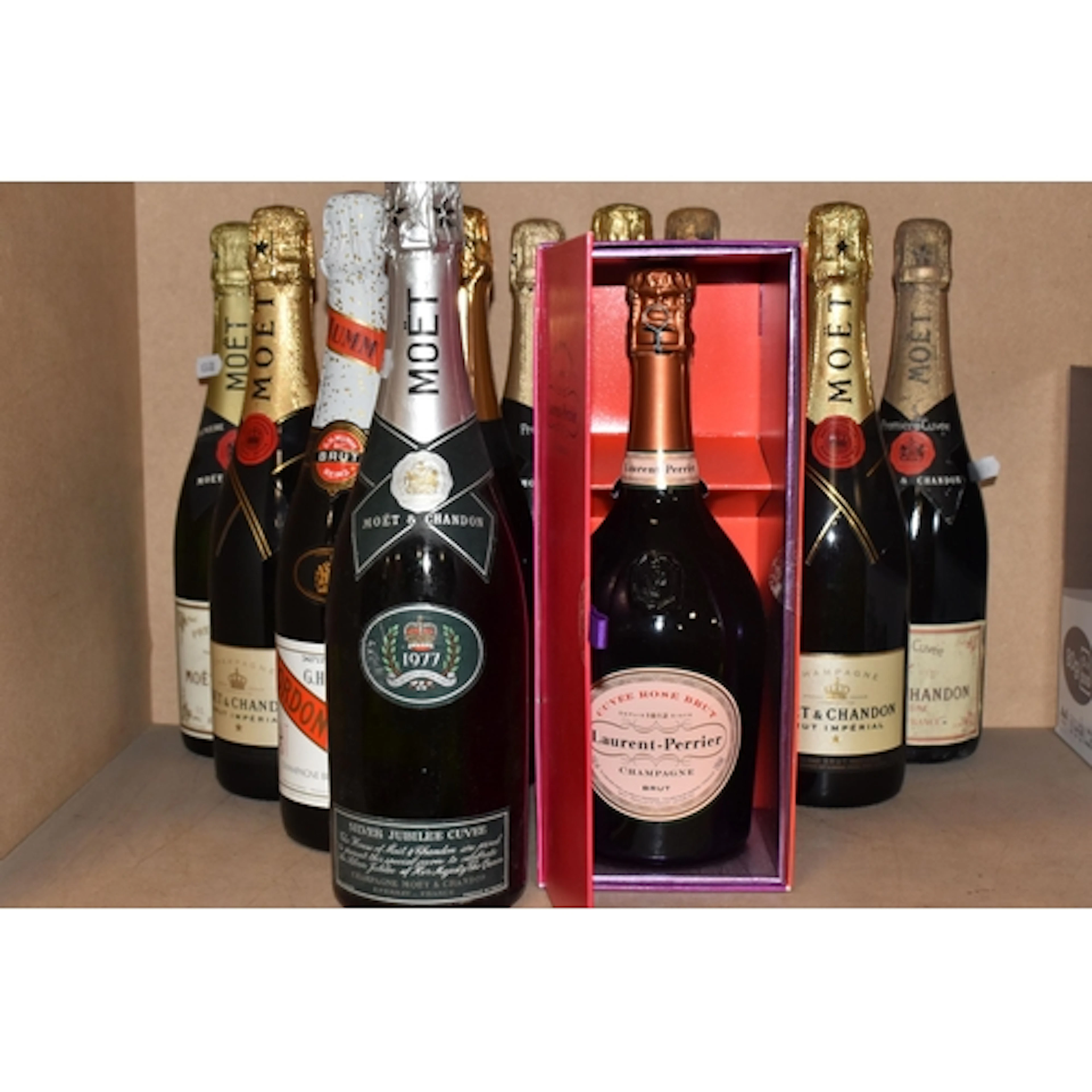 CHAMPAGNE, Twelve Bottles of Excellent Champagne comprising ...